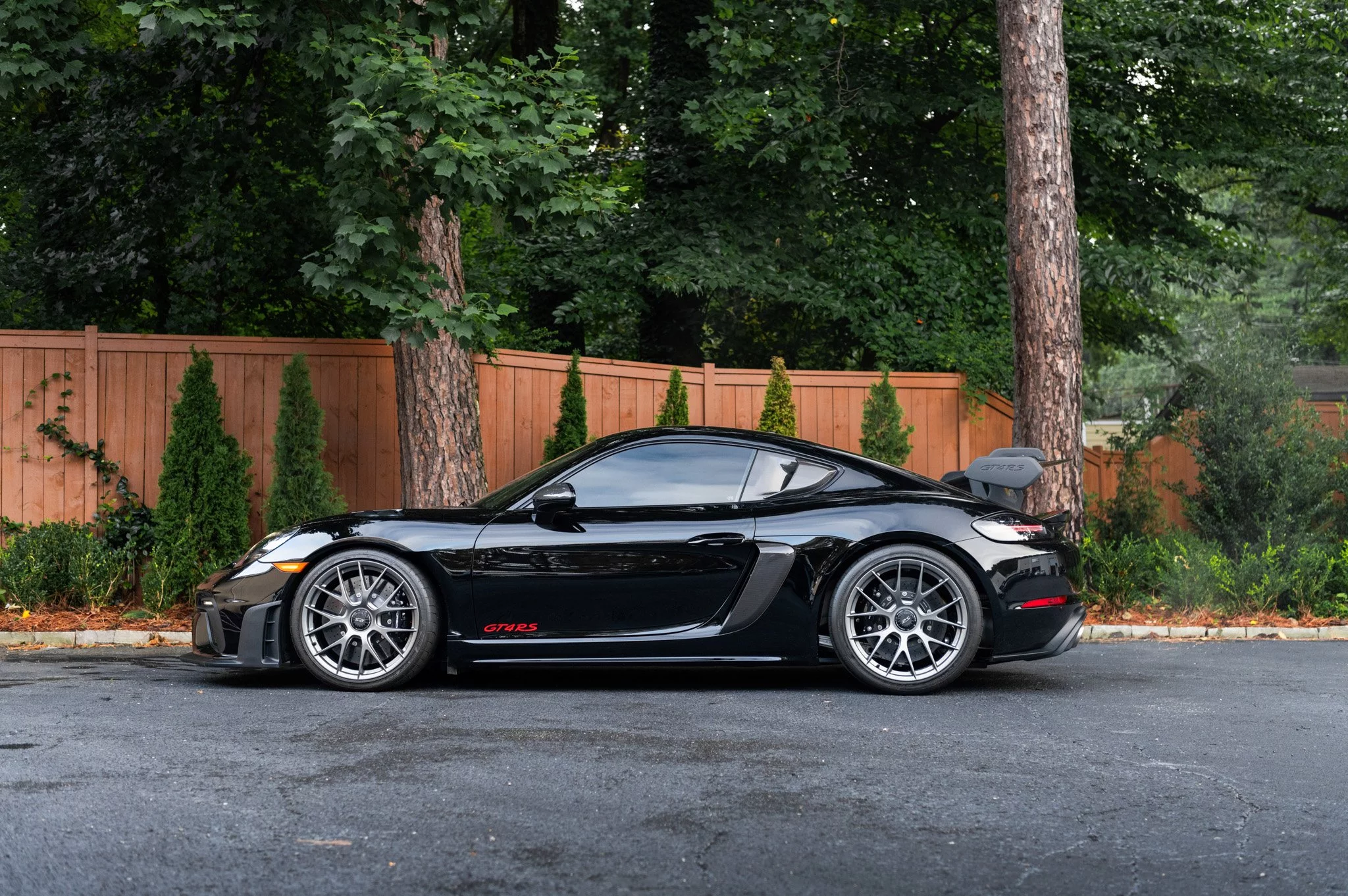 Black Porsche 718 Cayman GT4 RS