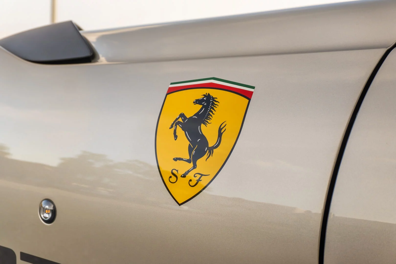 Nuovo Grigio Ingrid Ferrari 812