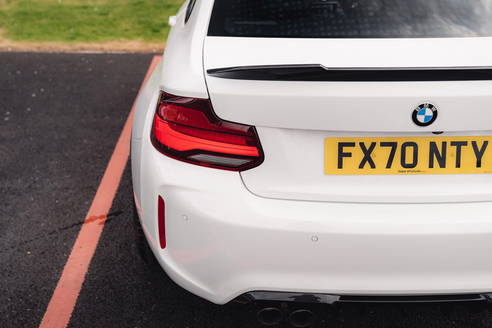 Alpine White III BMW M2