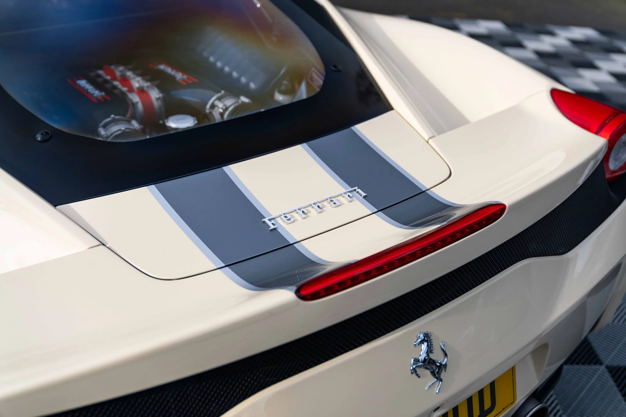 Avorio Ferrari 458