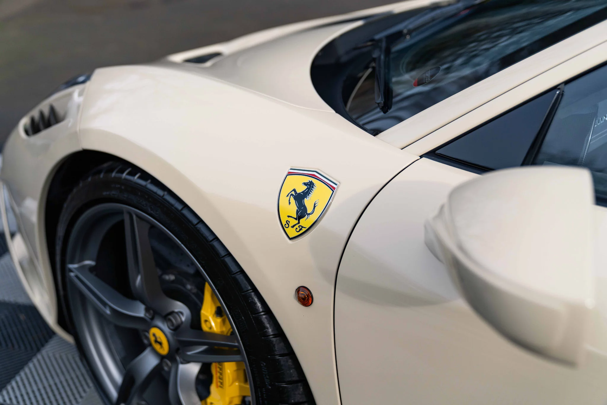 Avorio Ferrari 458