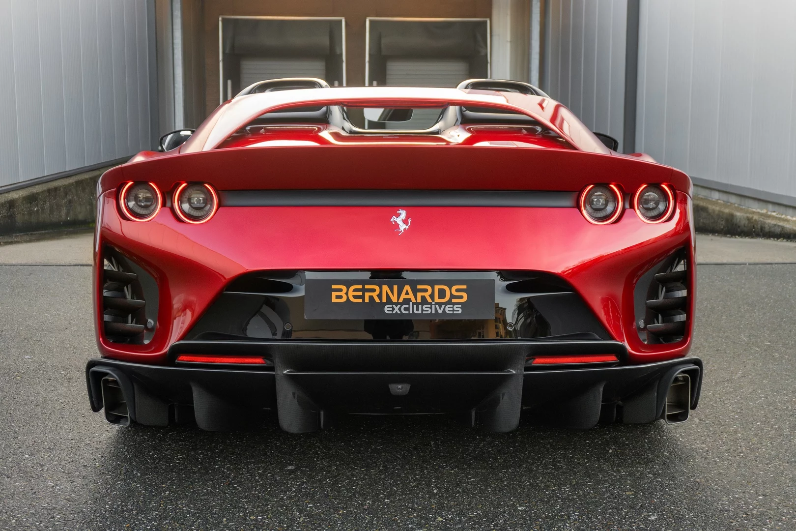 Rosso Magma Ferrari 812