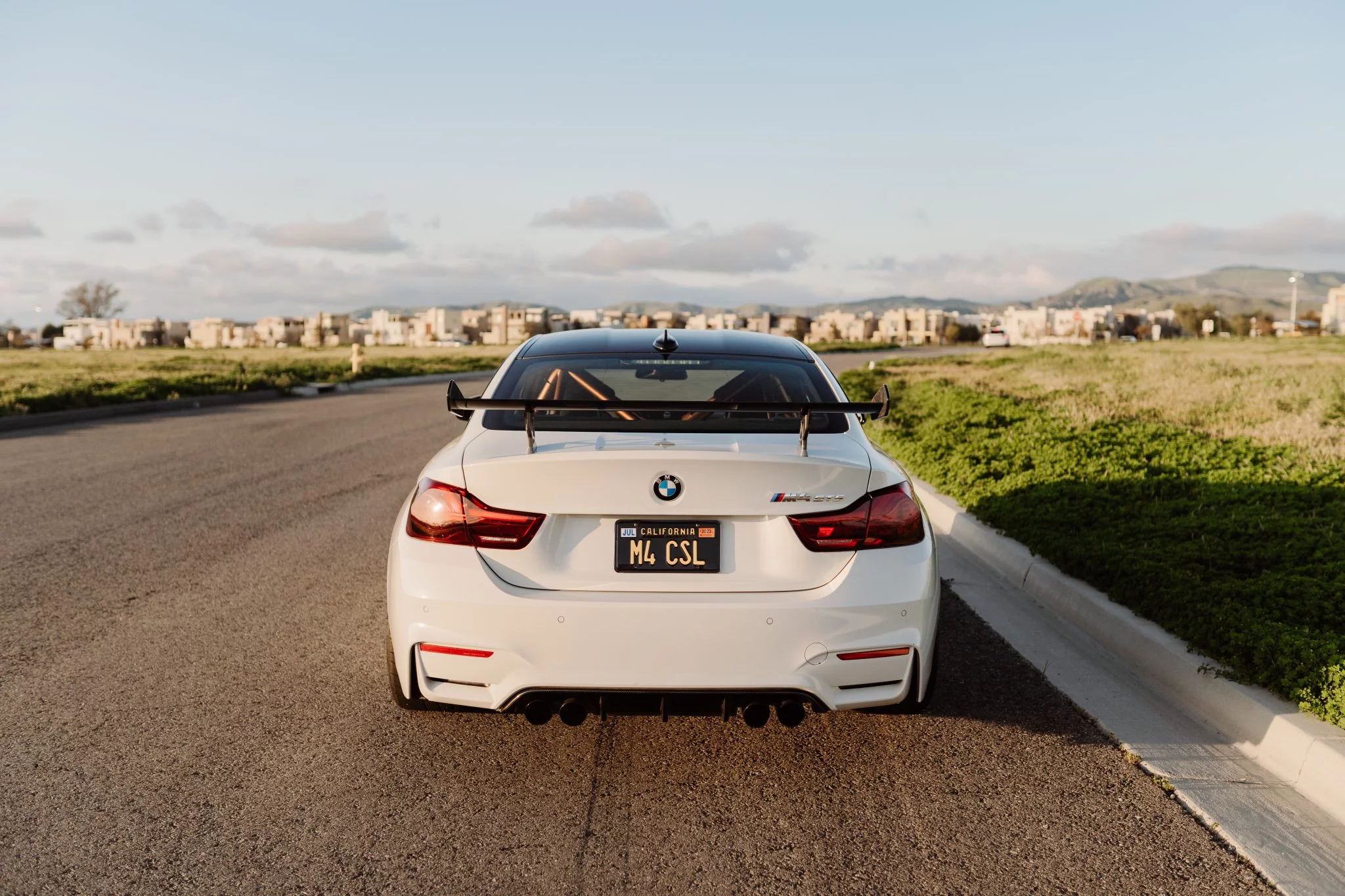 Alpine White III BMW M4