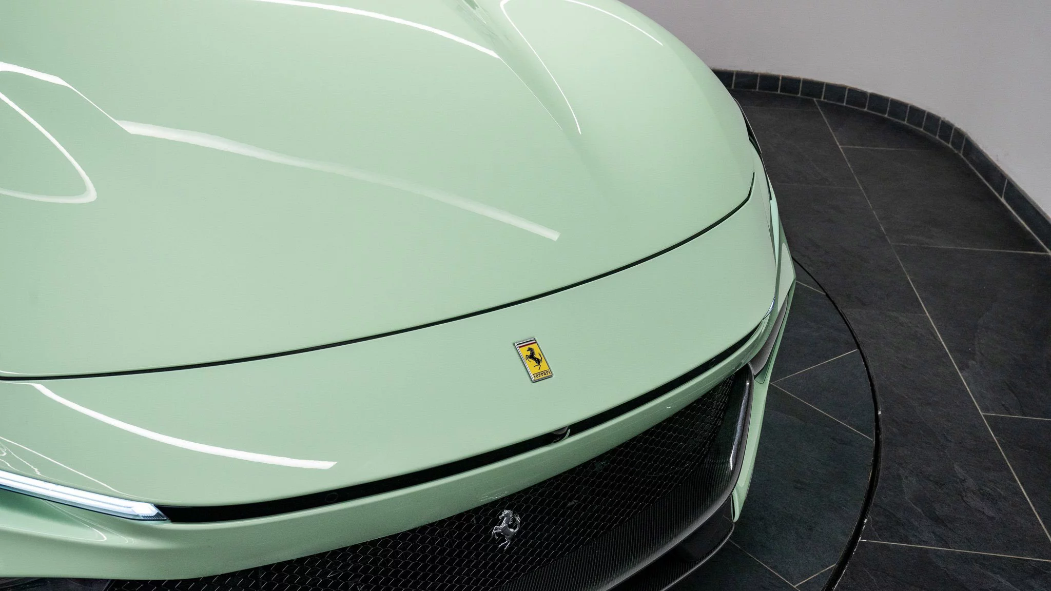 Verde Pallido Ferrari Purosangue