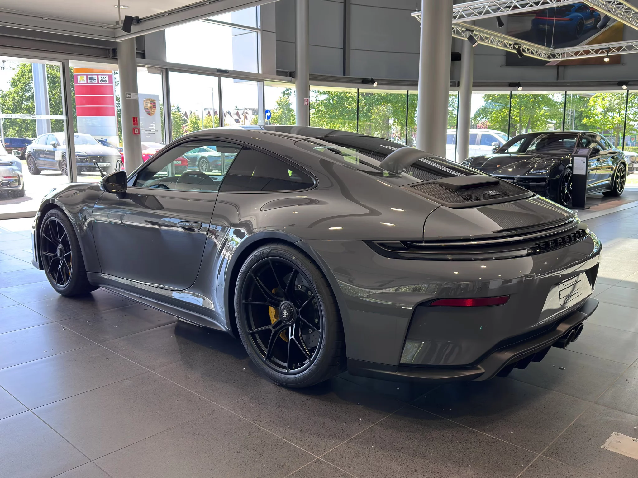 Grigio Telesto Porsche 911 GT3