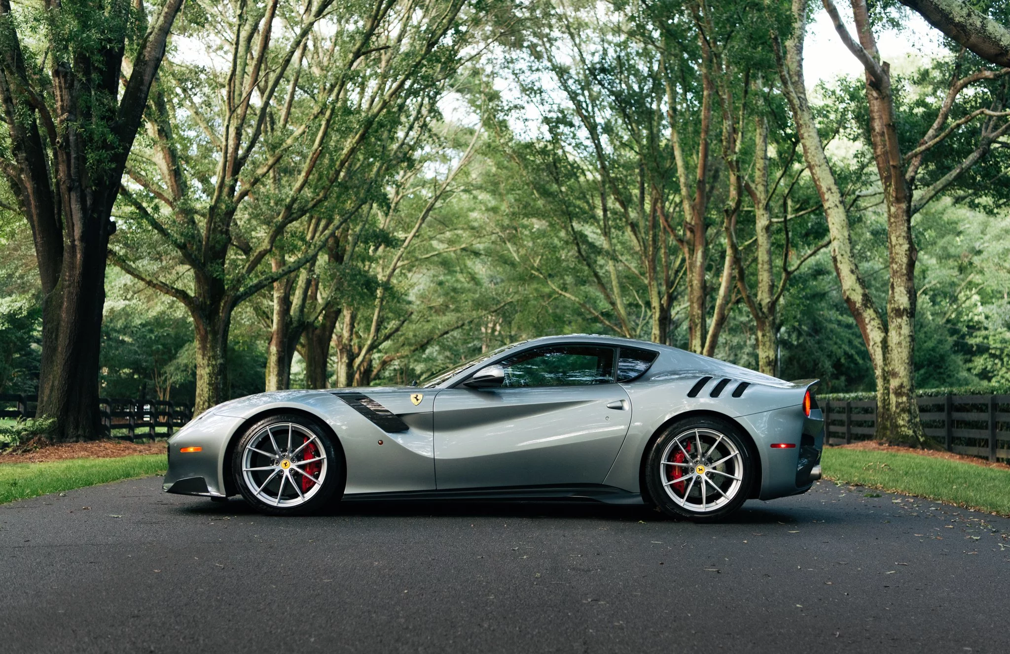 Grigio Titanio Ferrari F12