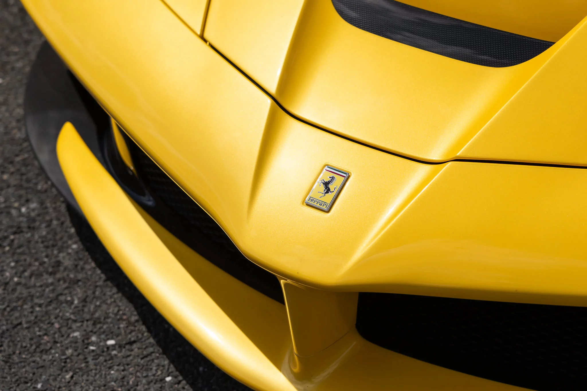 Giallo Triplo Strato Ferrari LaFerrari