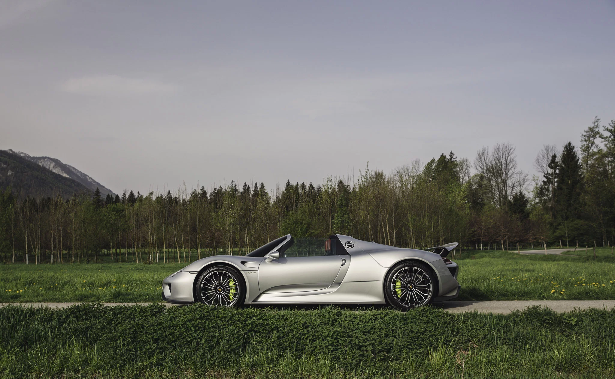 Rhodium Silver Metallic Porsche 918 Spyder