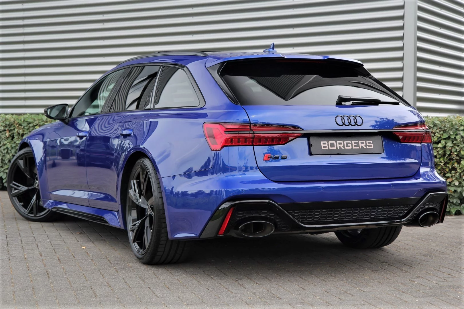 Ultra Blue Audi RS6 Avant