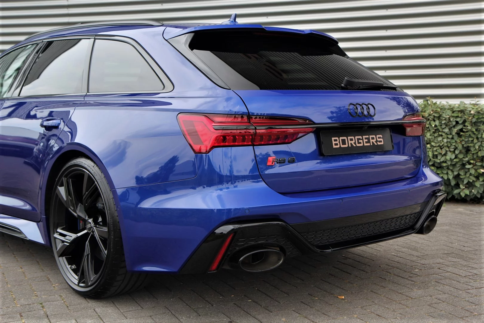 Ultra Blue Audi RS6 Avant