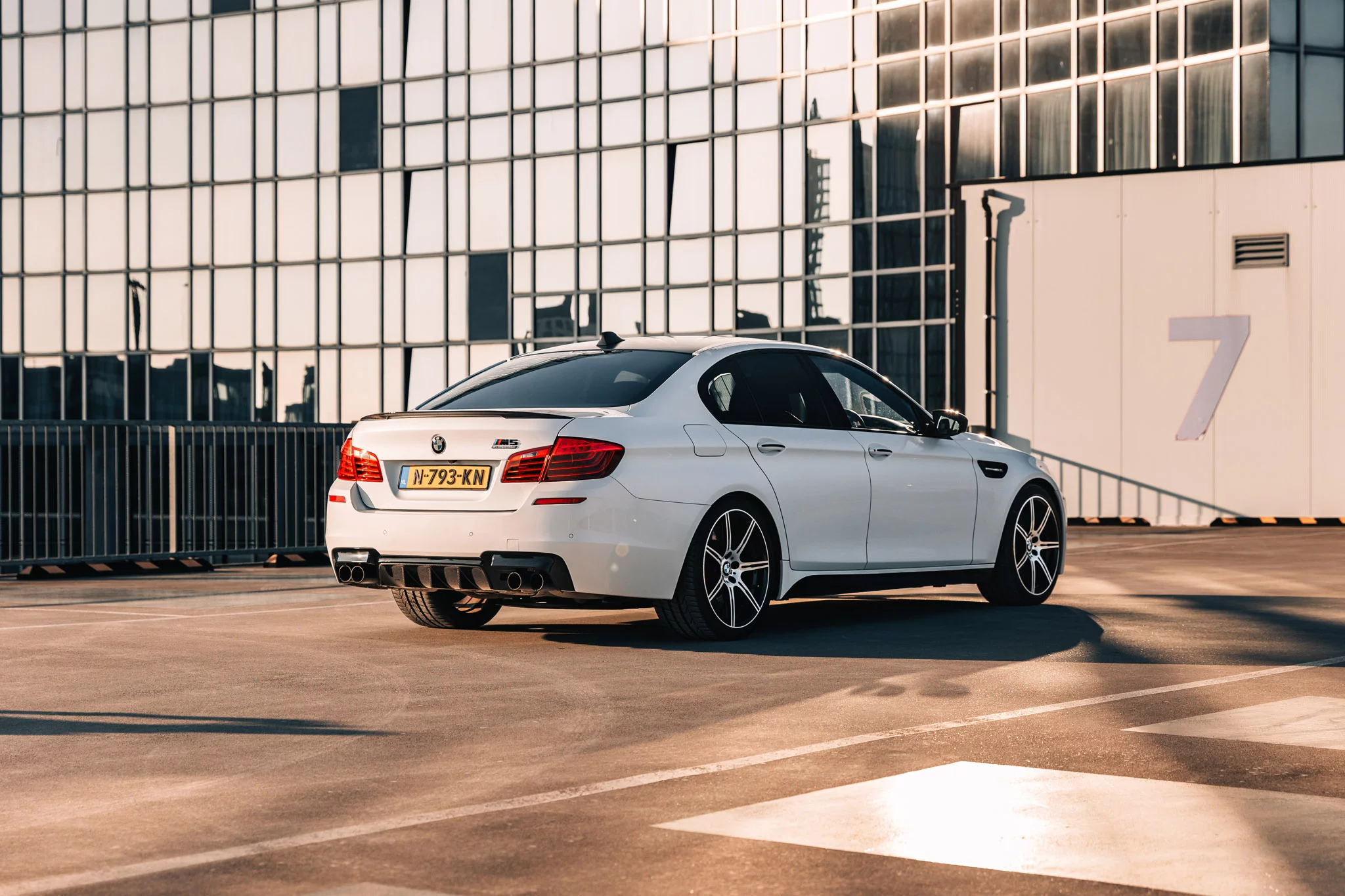 Mineral White BMW M5