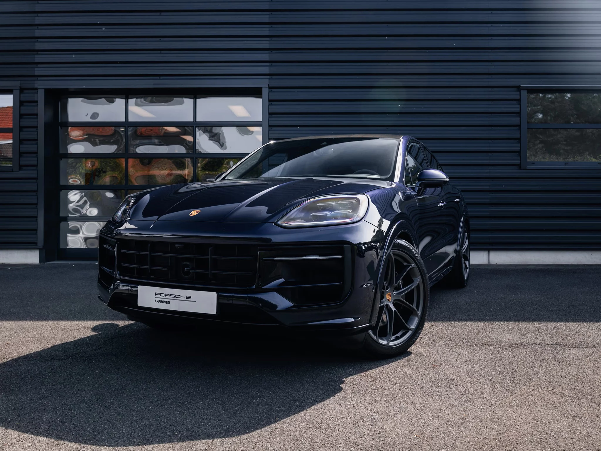 Night Blue Metallic Porsche Cayenne