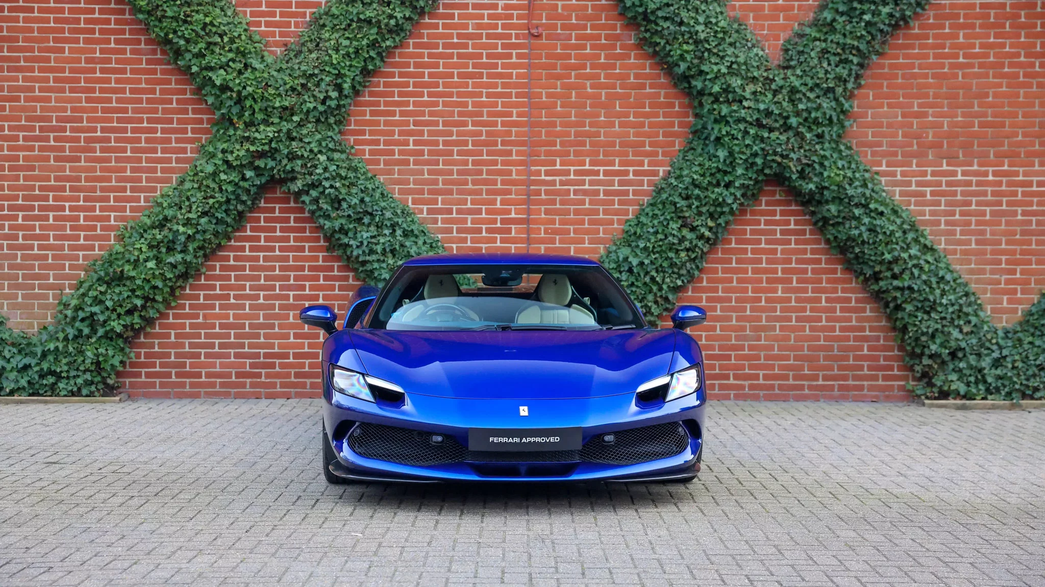 Blu Elettrico Ferrari 296
