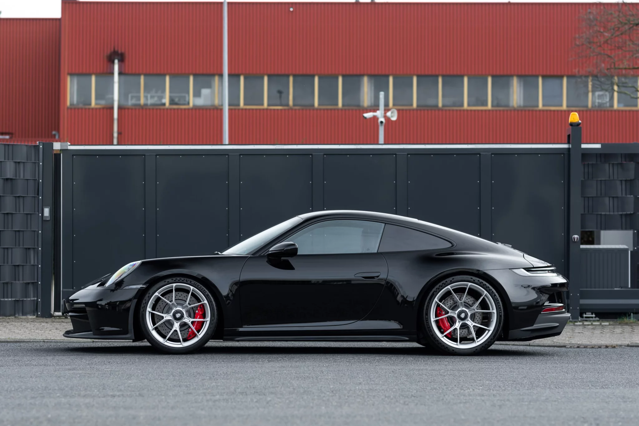 Black Porsche 911 GT3