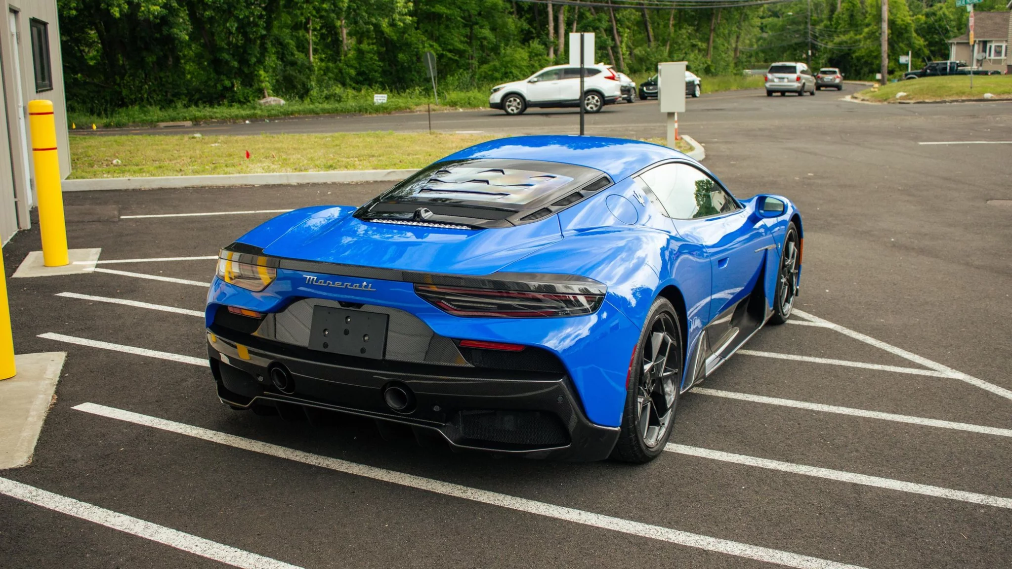 Blu Infinito Maserati MC20