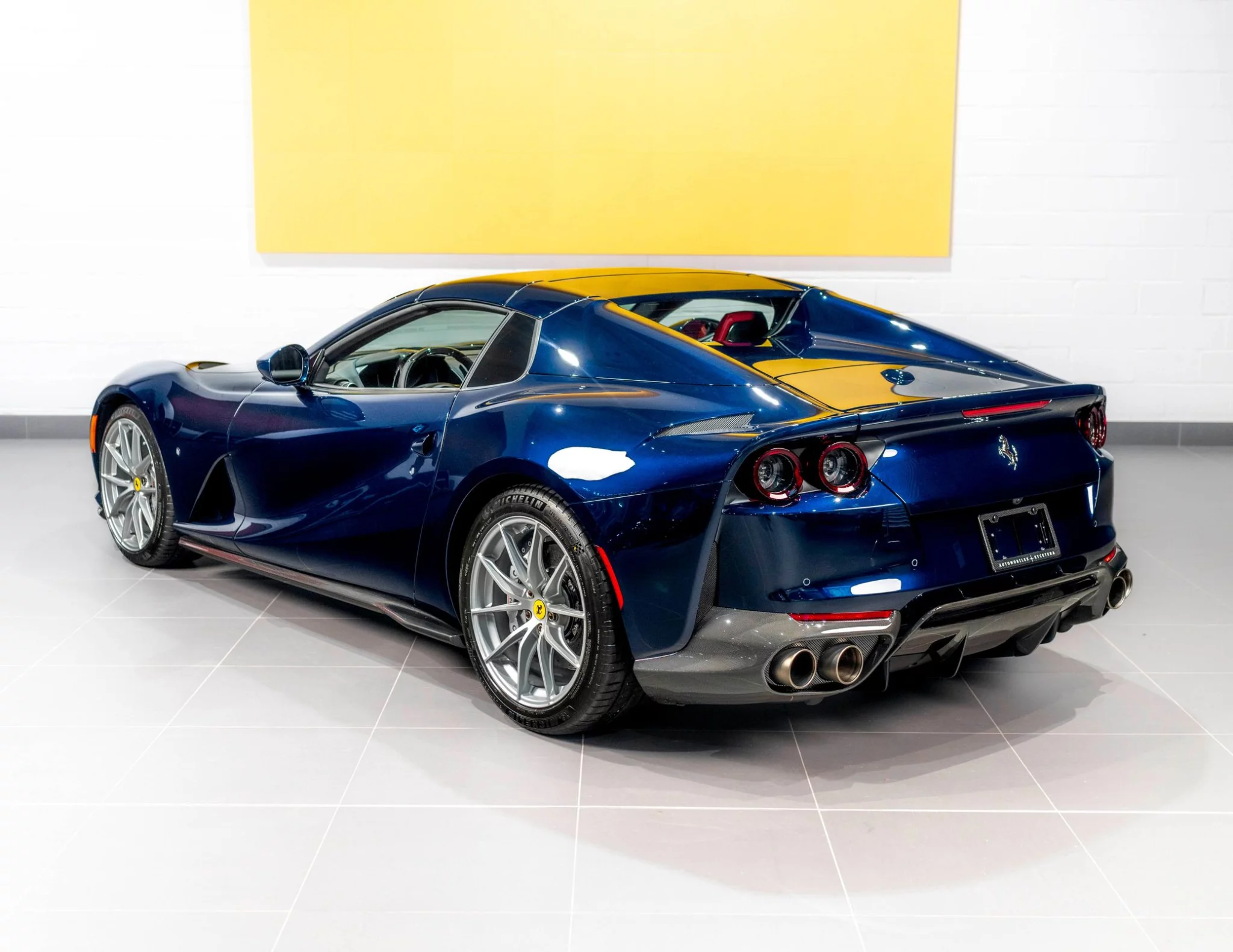 Blu Montreal Ferrari 812