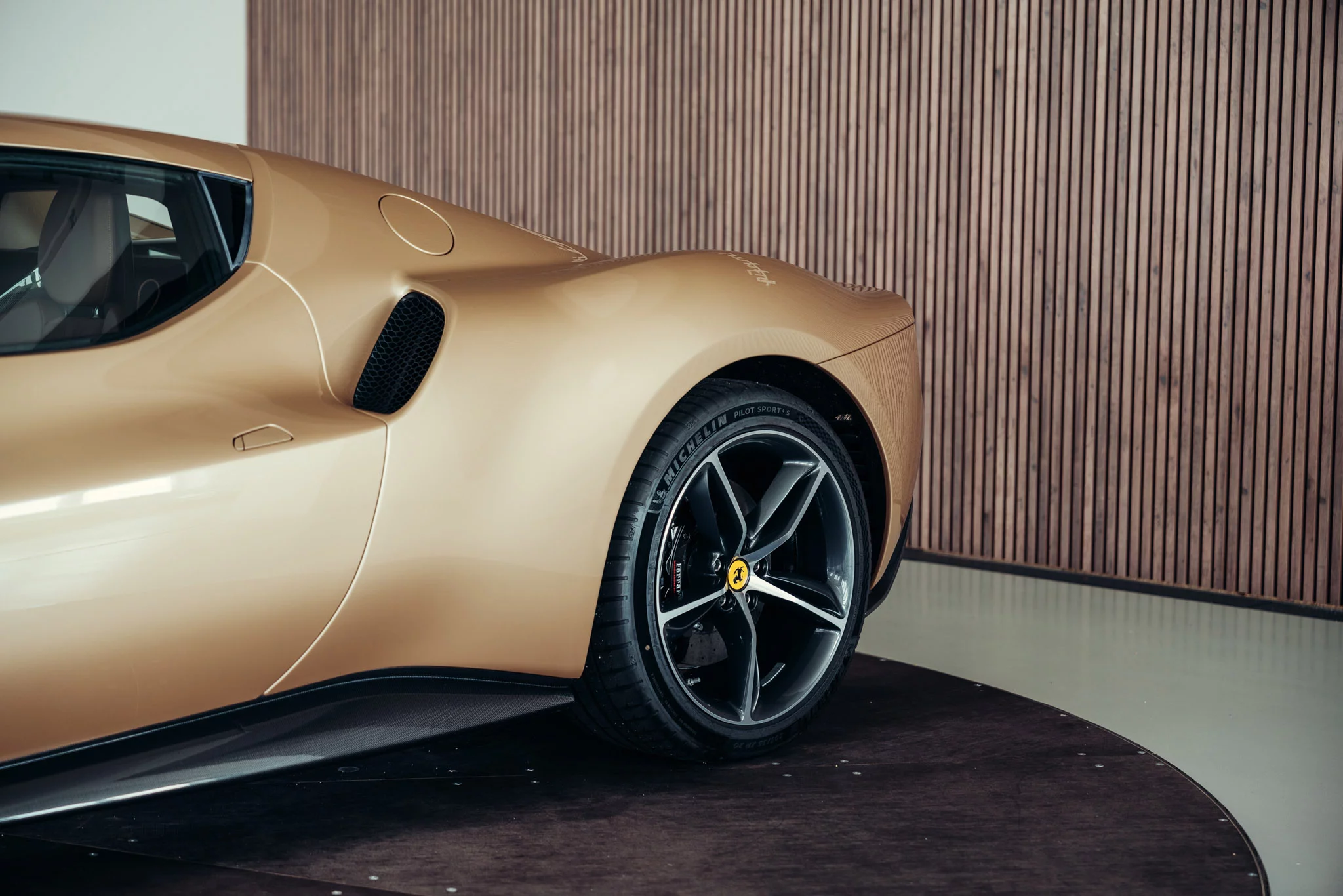 Oro Chiaro Ferrari 296