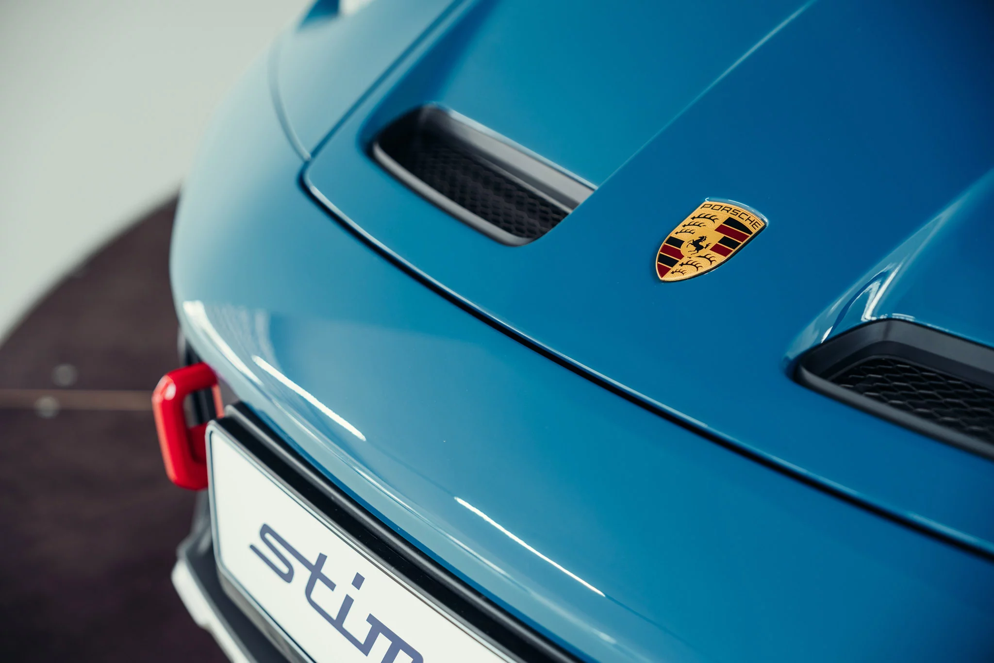 Oslo Blue Porsche 911 Dakar