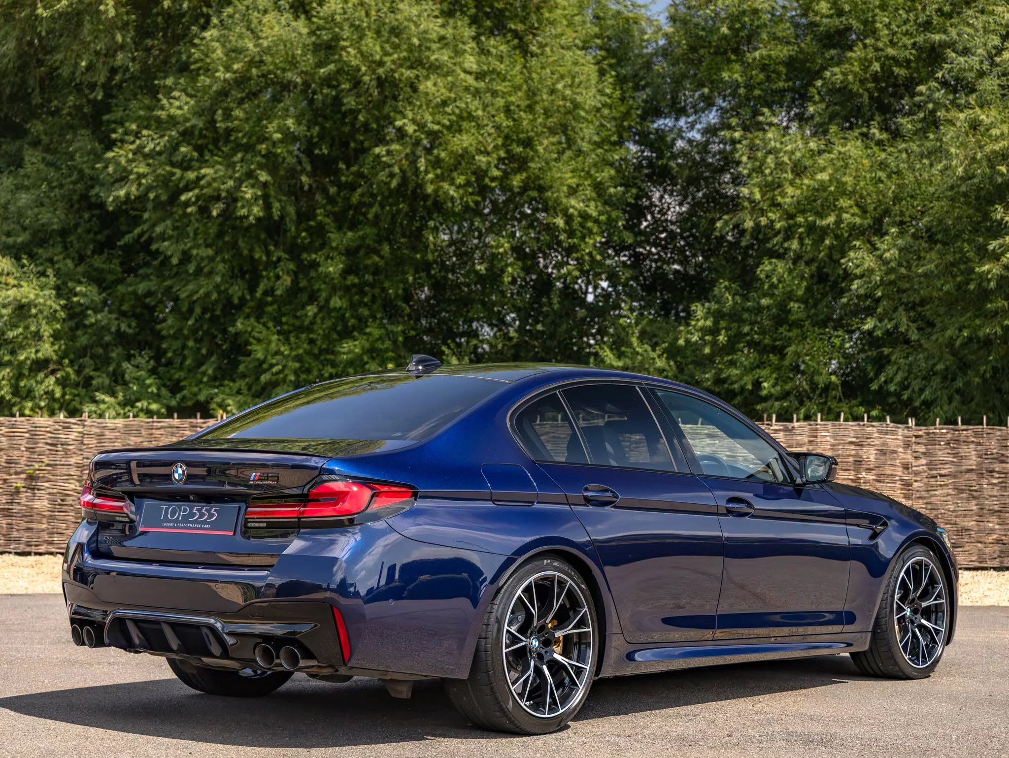 Tanzanite Blue II BMW M5