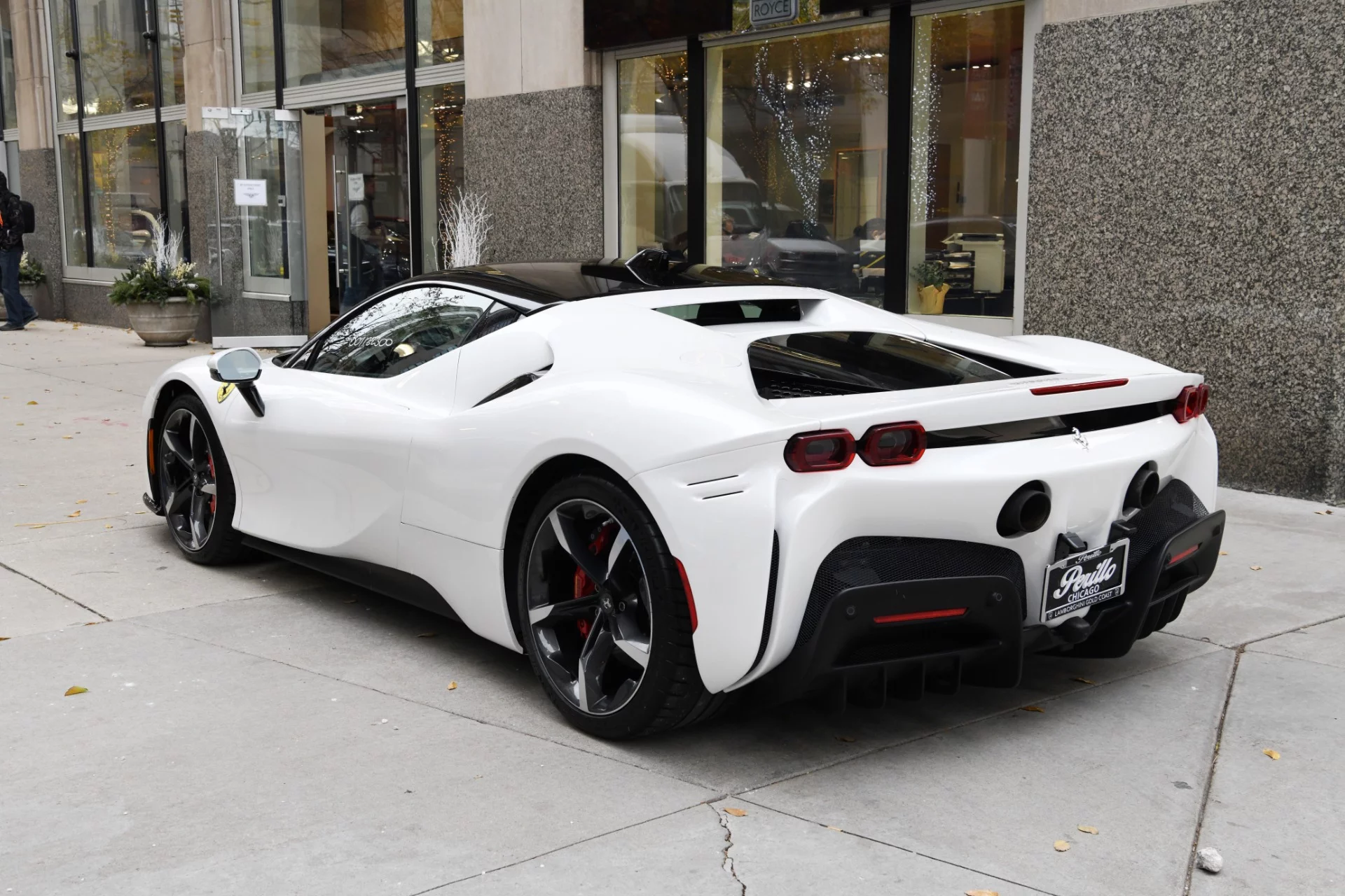 Bianco Sanae Ferrari SF90