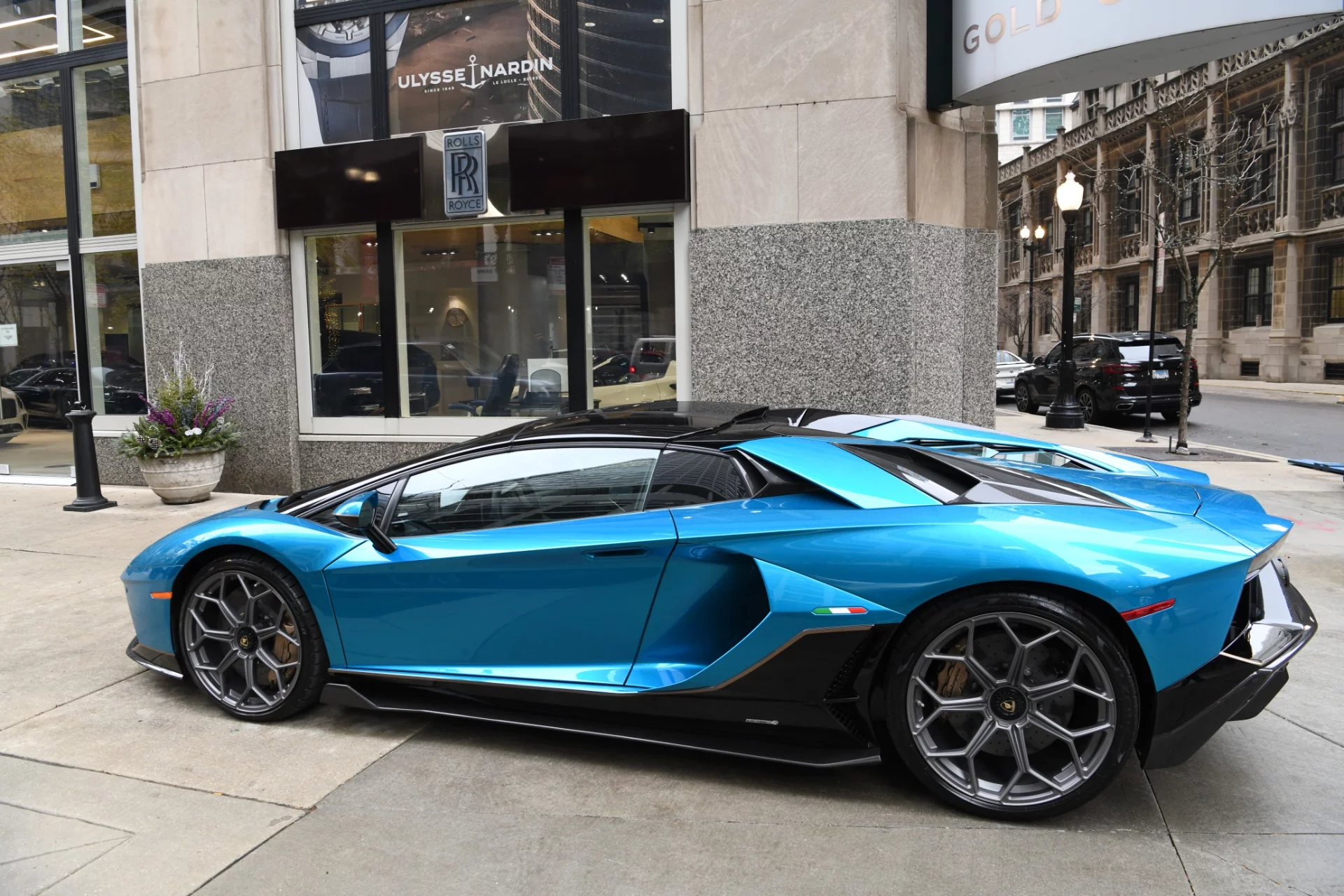 Blu Uranus Lamborghini Aventador
