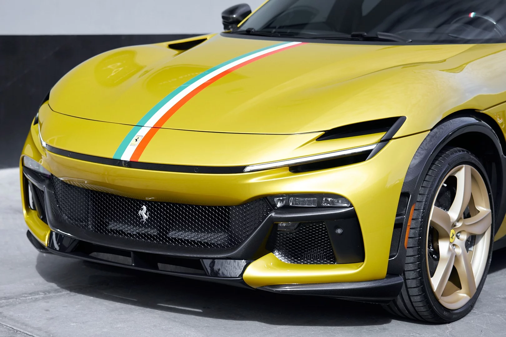 Giallo Montecarlo Ferrari Purosangue