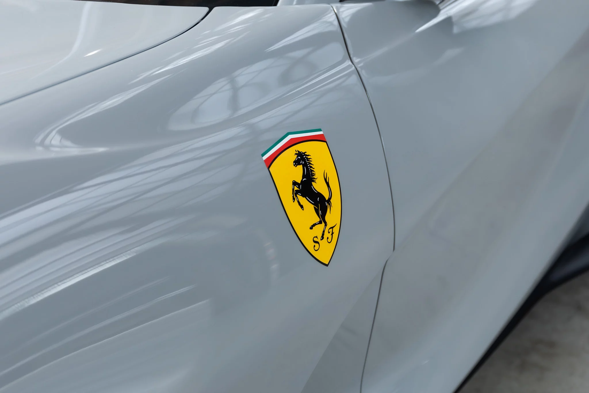 Grigio Squalo Ferrari 812