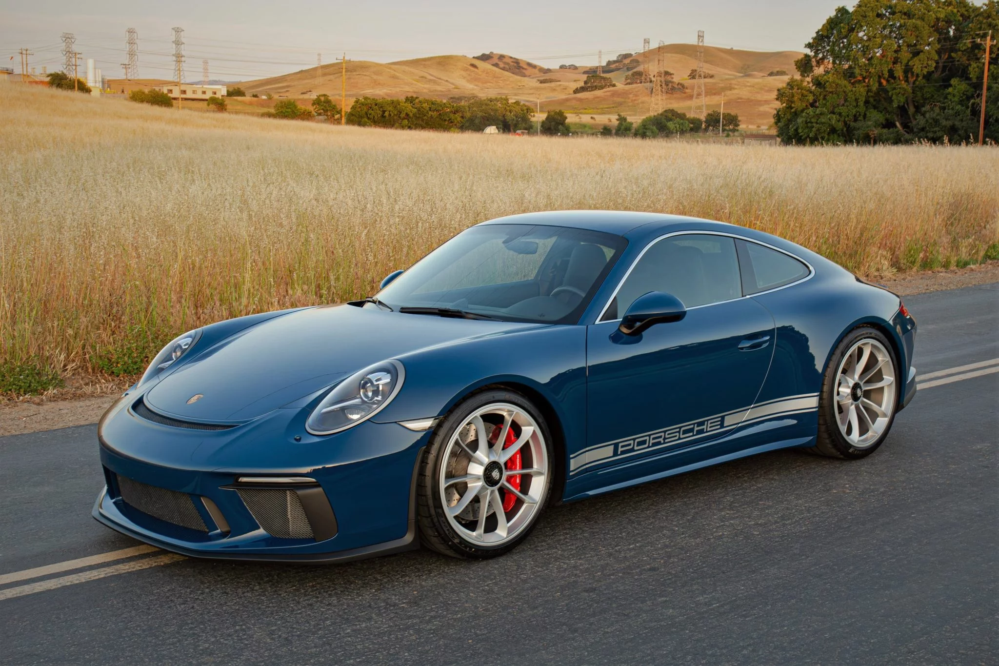 Pantone 296C Porsche 911 GT3