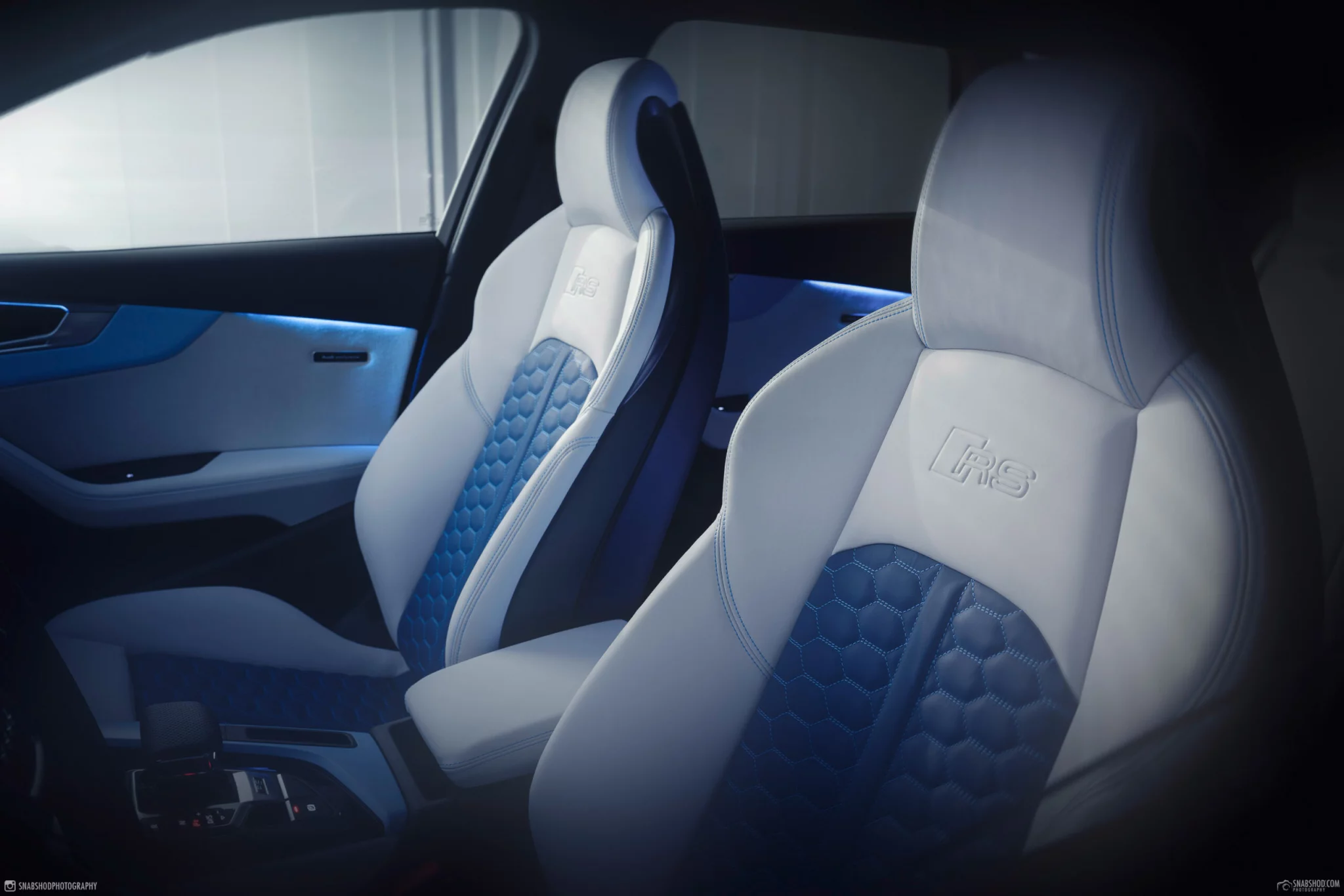 Frosted Glass Blue Audi RS4 Avant
