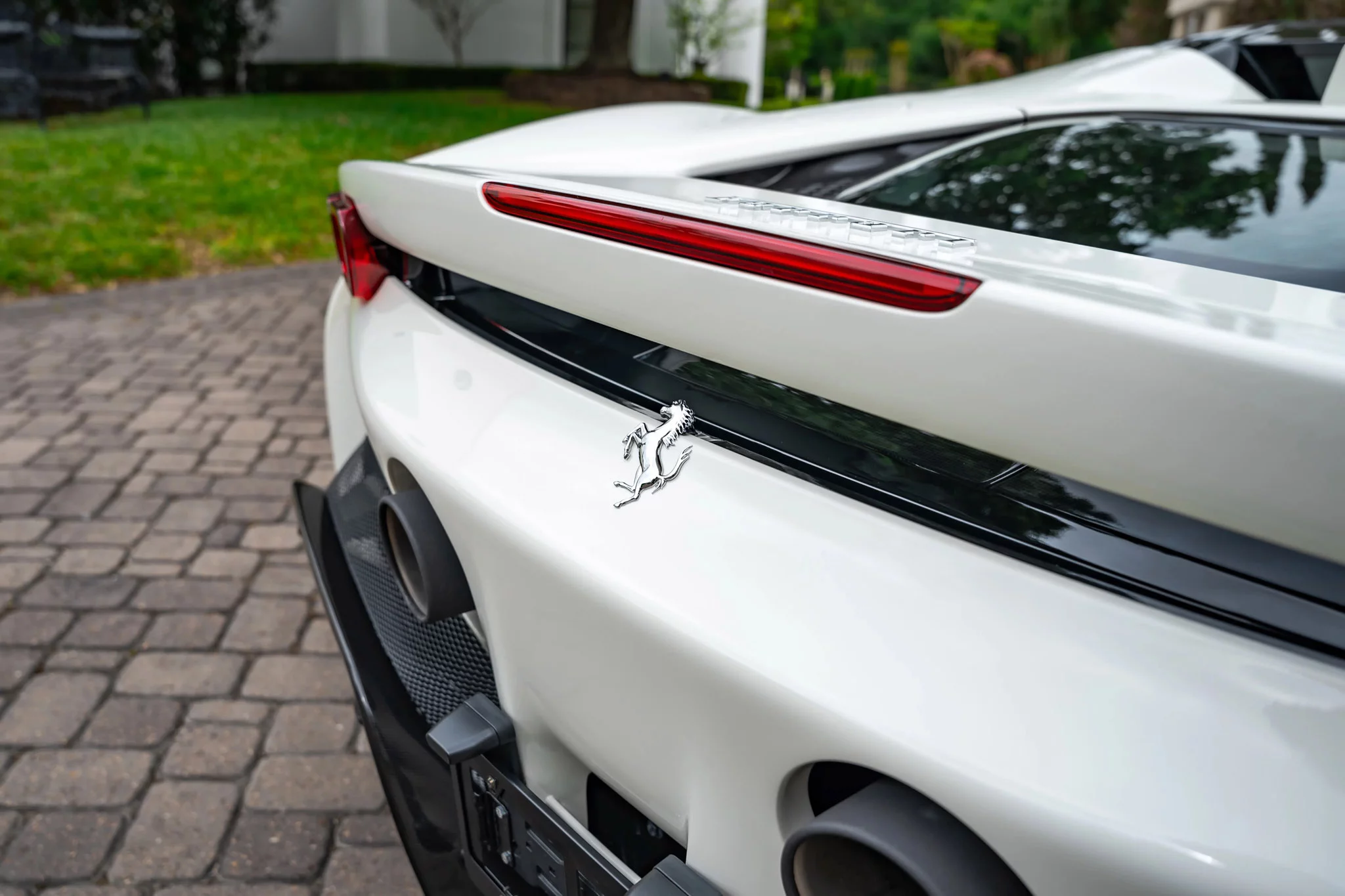 Bianco Avus Ferrari SF90