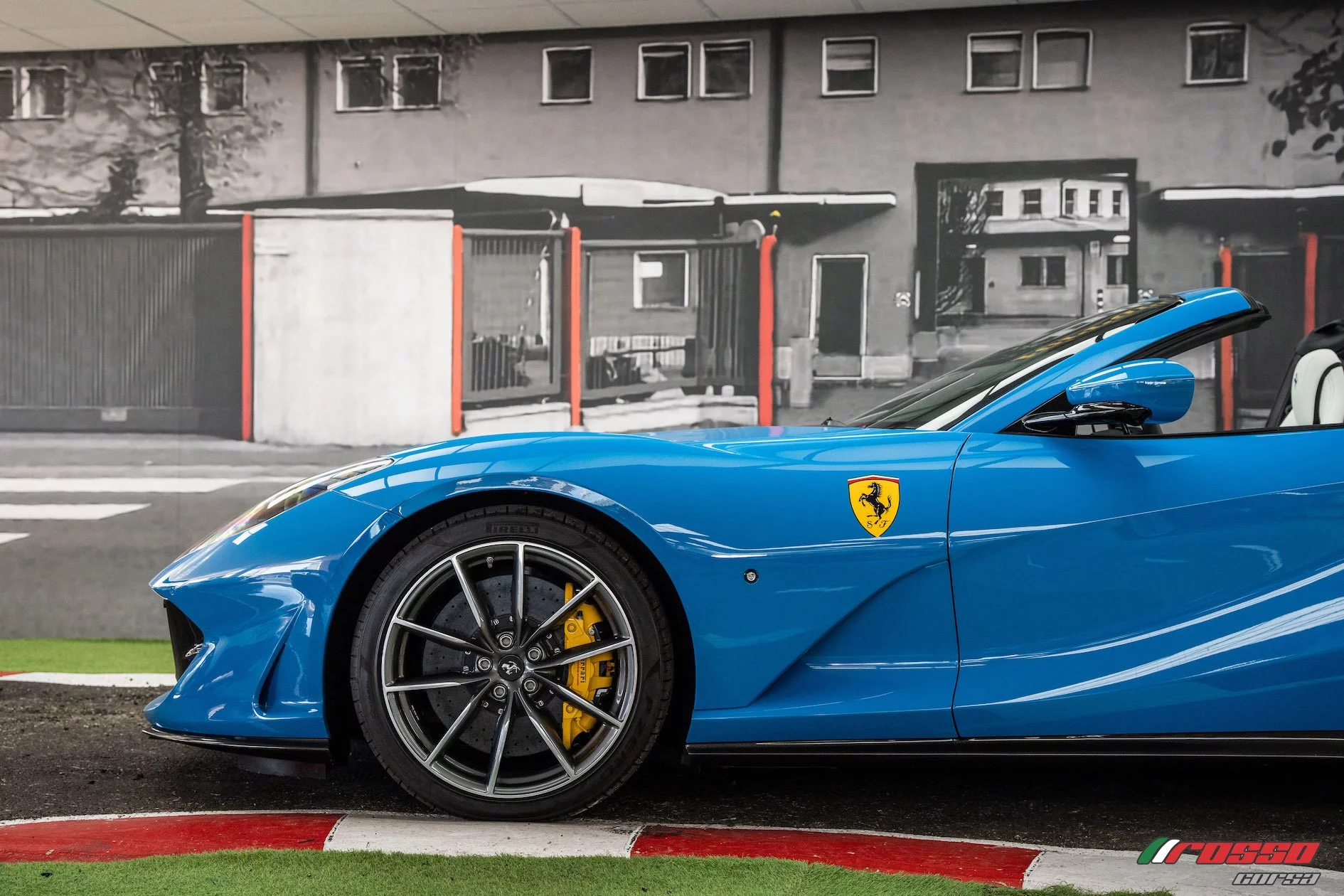 Azzurro Lechler Ferrari 812