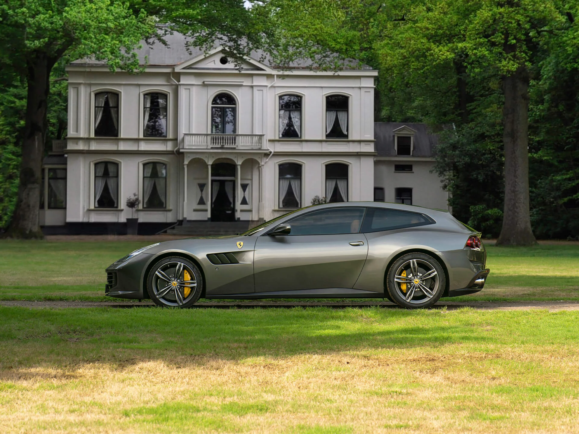 Grigio Ferro Ferrari GTC4Lusso