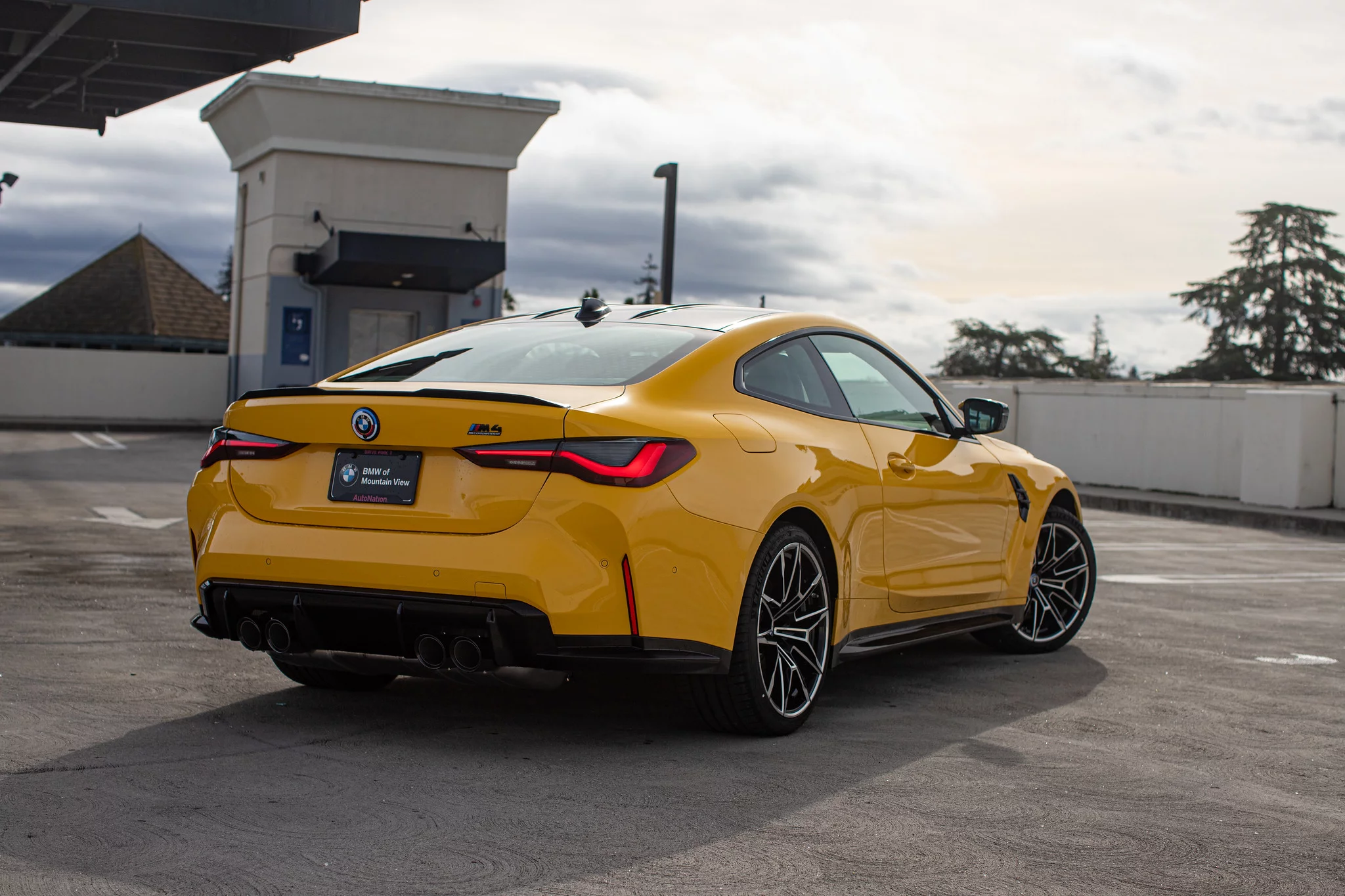 Speed Yellow BMW M4