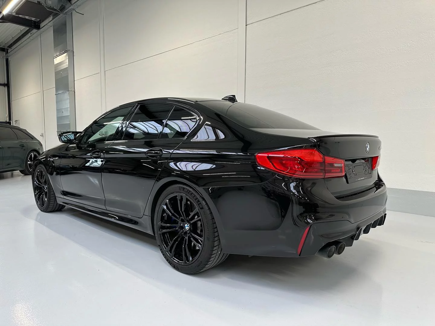 Almandine Brown II BMW M5