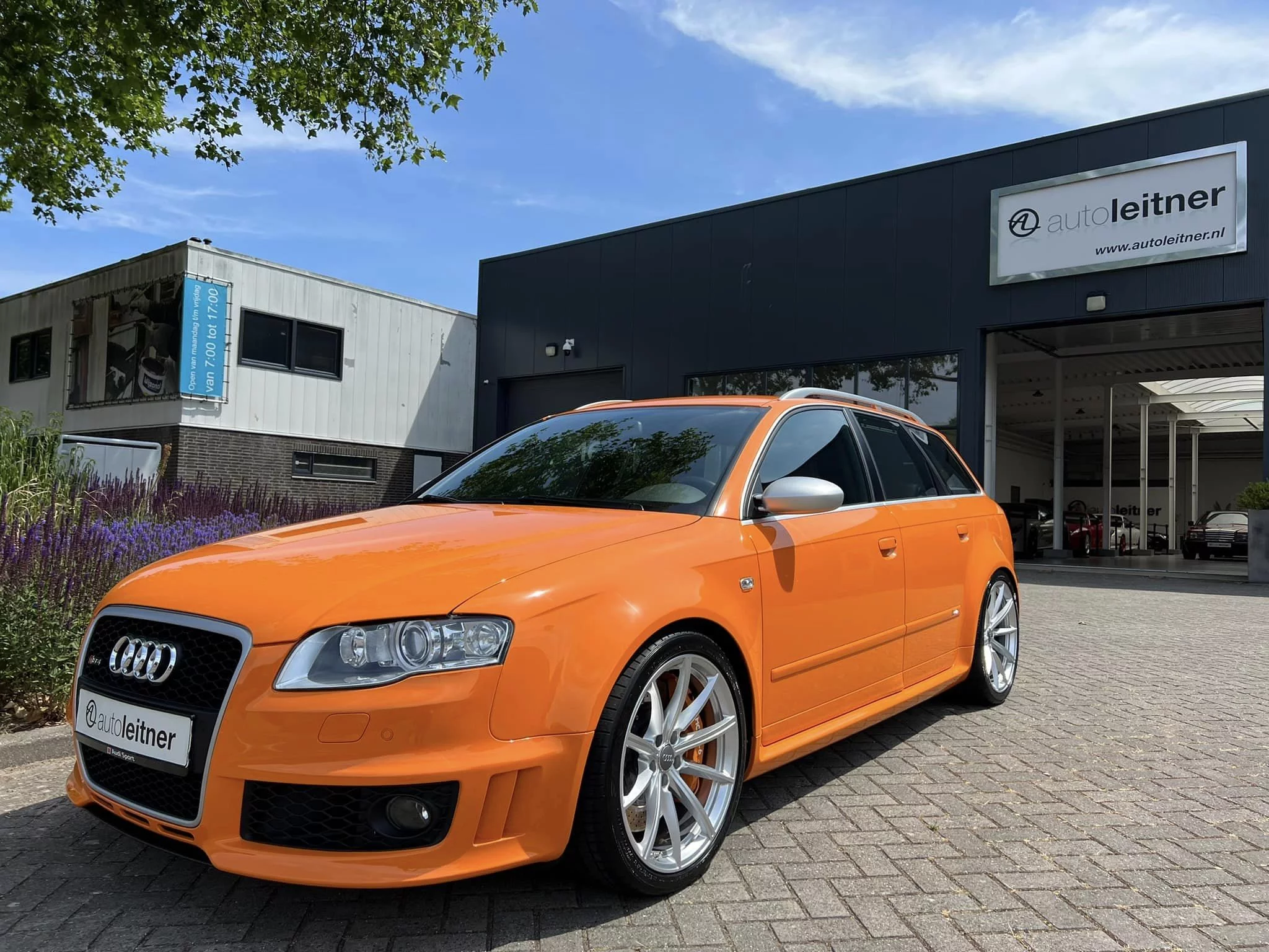 Glut Orange Audi RS4