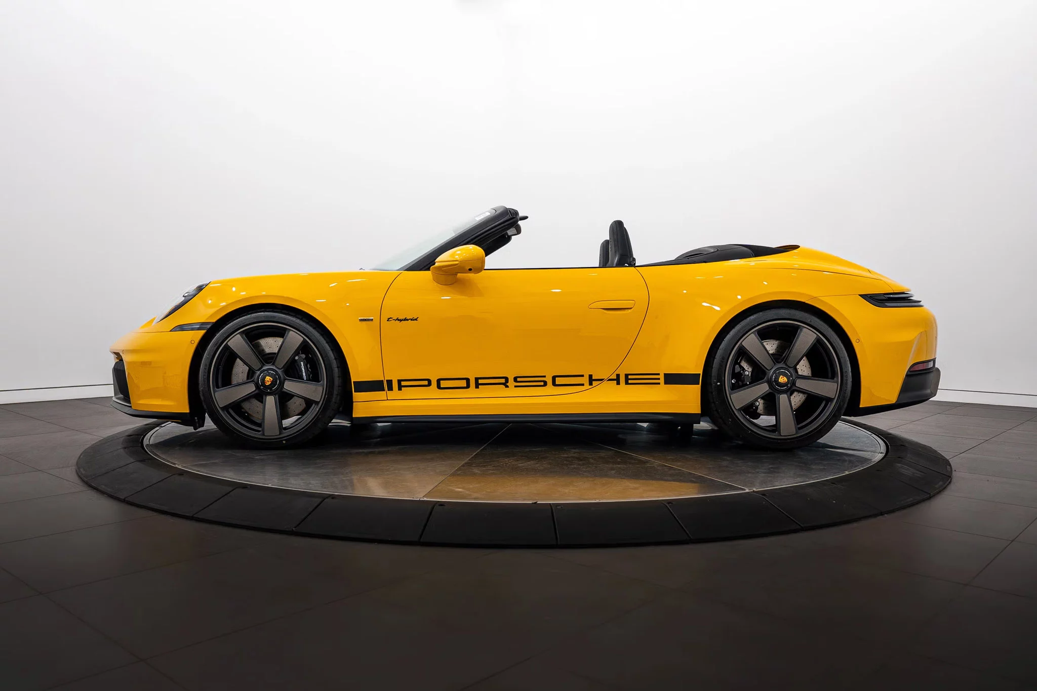 Atacama Yellow Porsche 911 Spirit 70