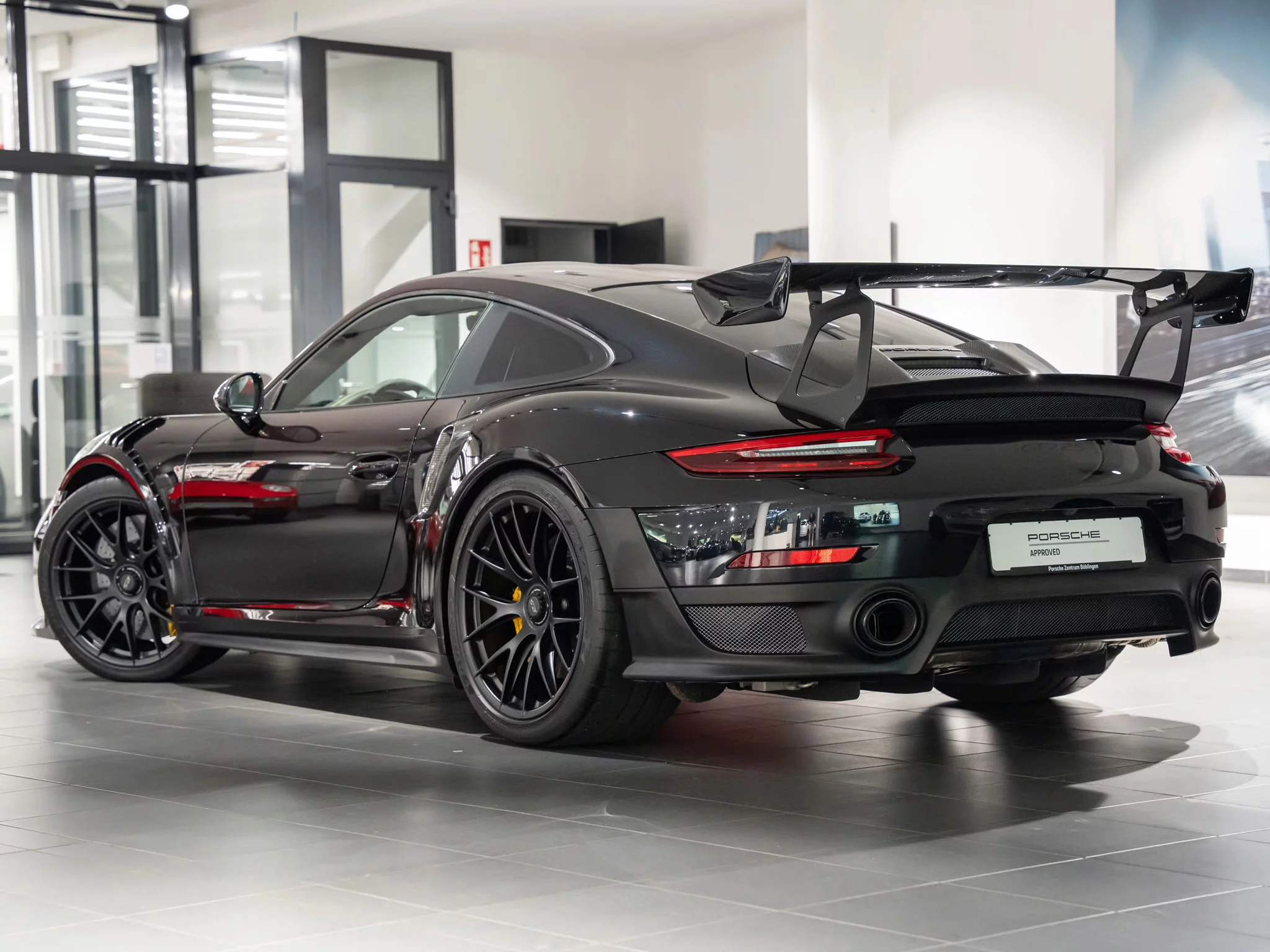 Diamond Black Metallic Porsche 911 GT2 RS
