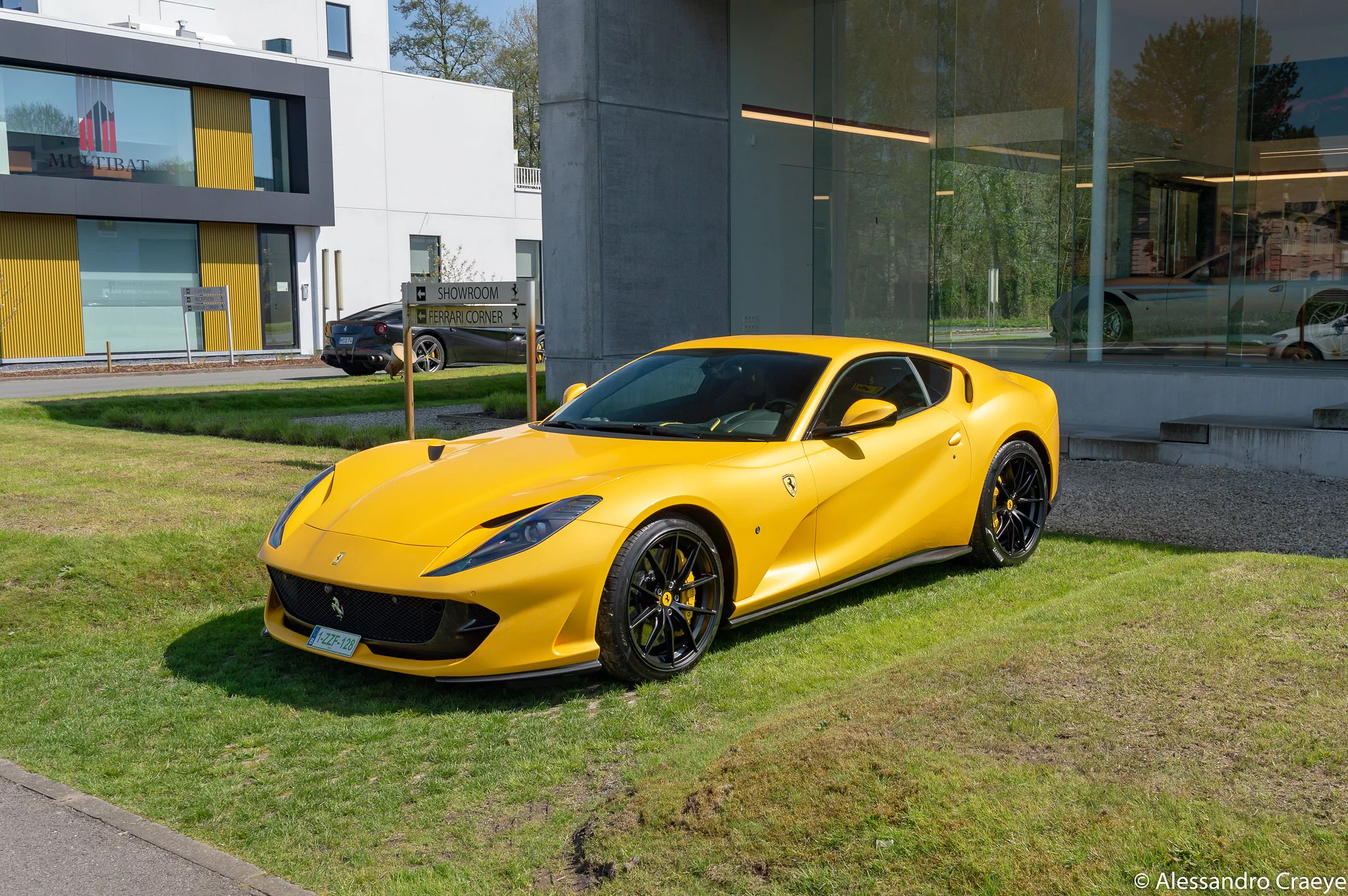 Giallo Triplo Strato Ferrari 812