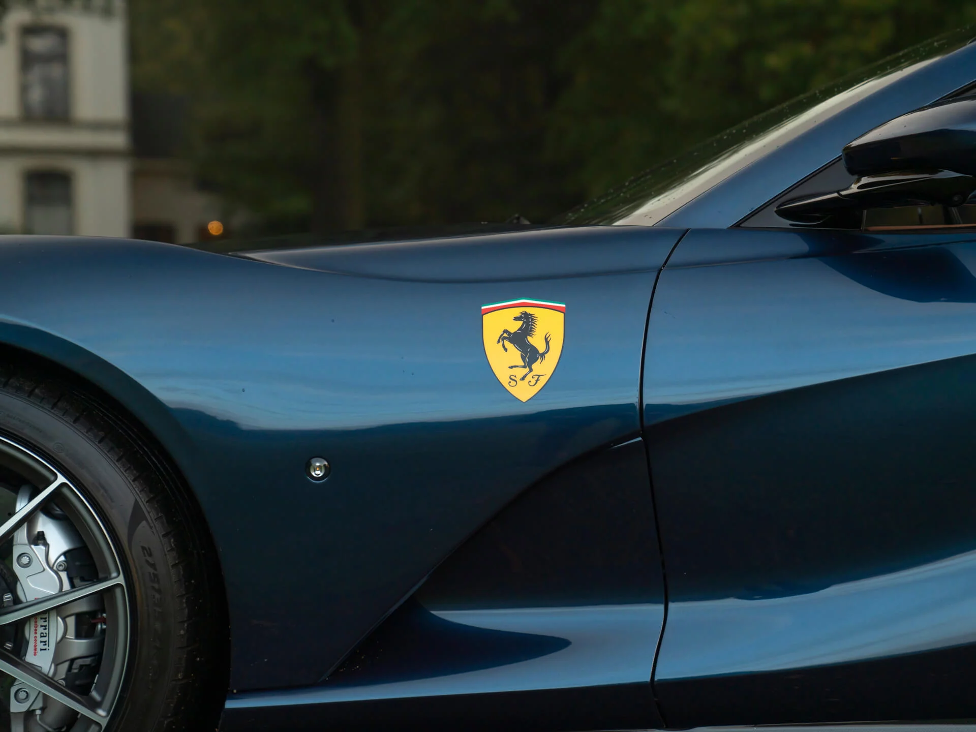 Blu Swaters Ferrari 812
