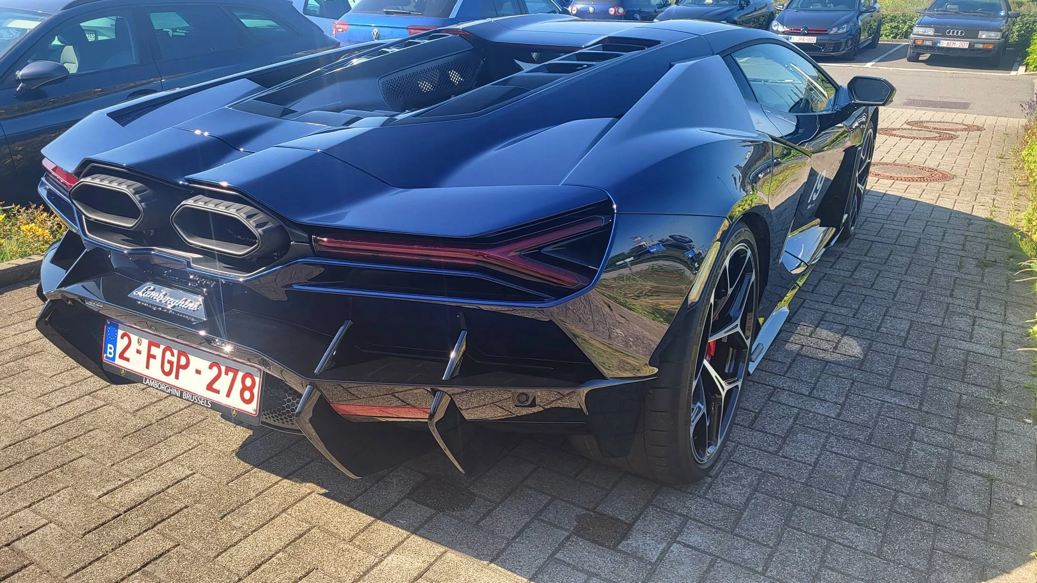 Blu Okeanos Lamborghini Revuelto