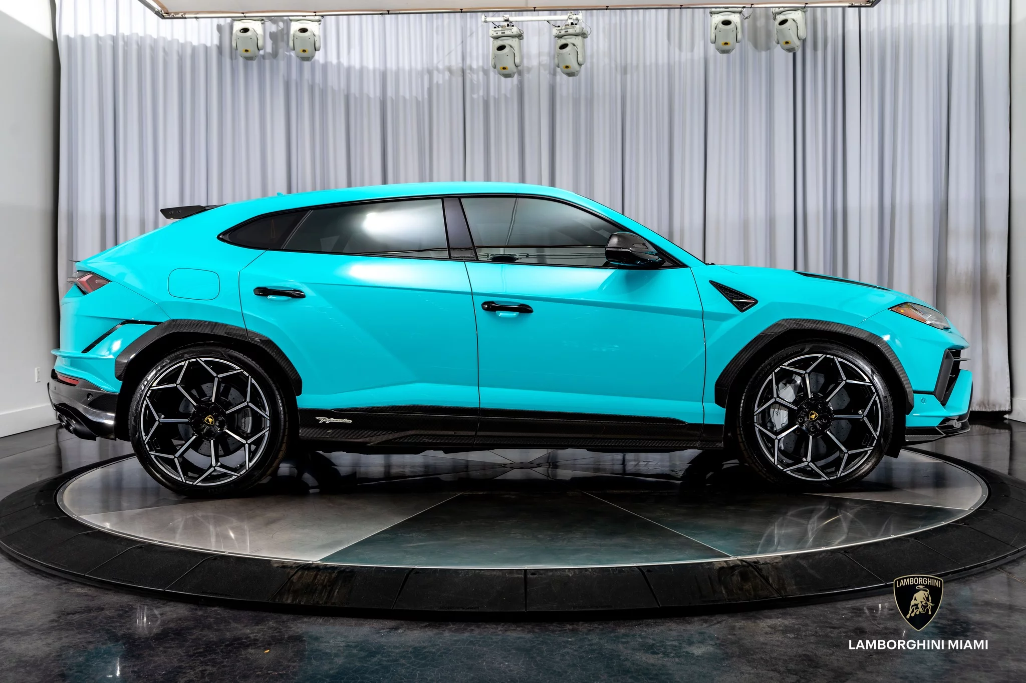 Blu Glauco Lamborghini Urus