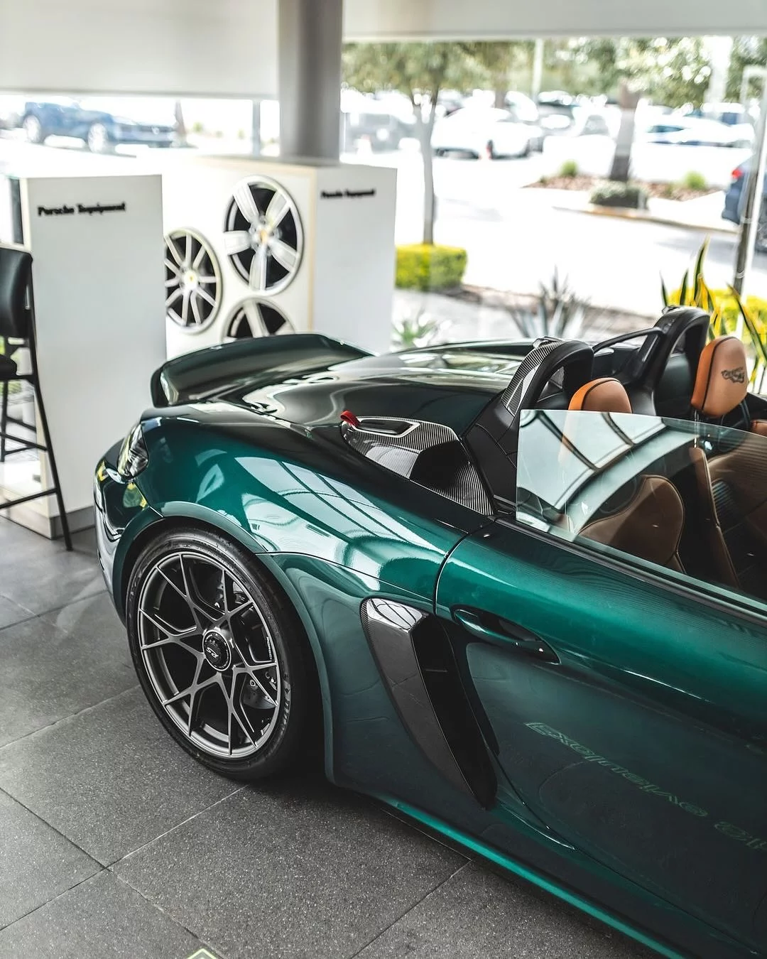 Jet Green Metallic Porsche 718 Spyder RS