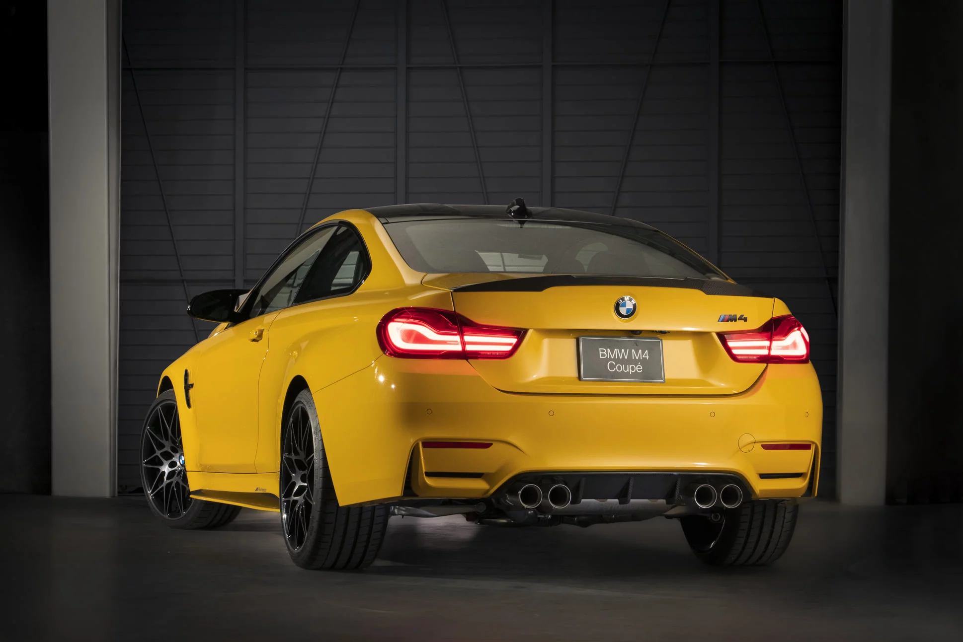Speed Yellow BMW M4