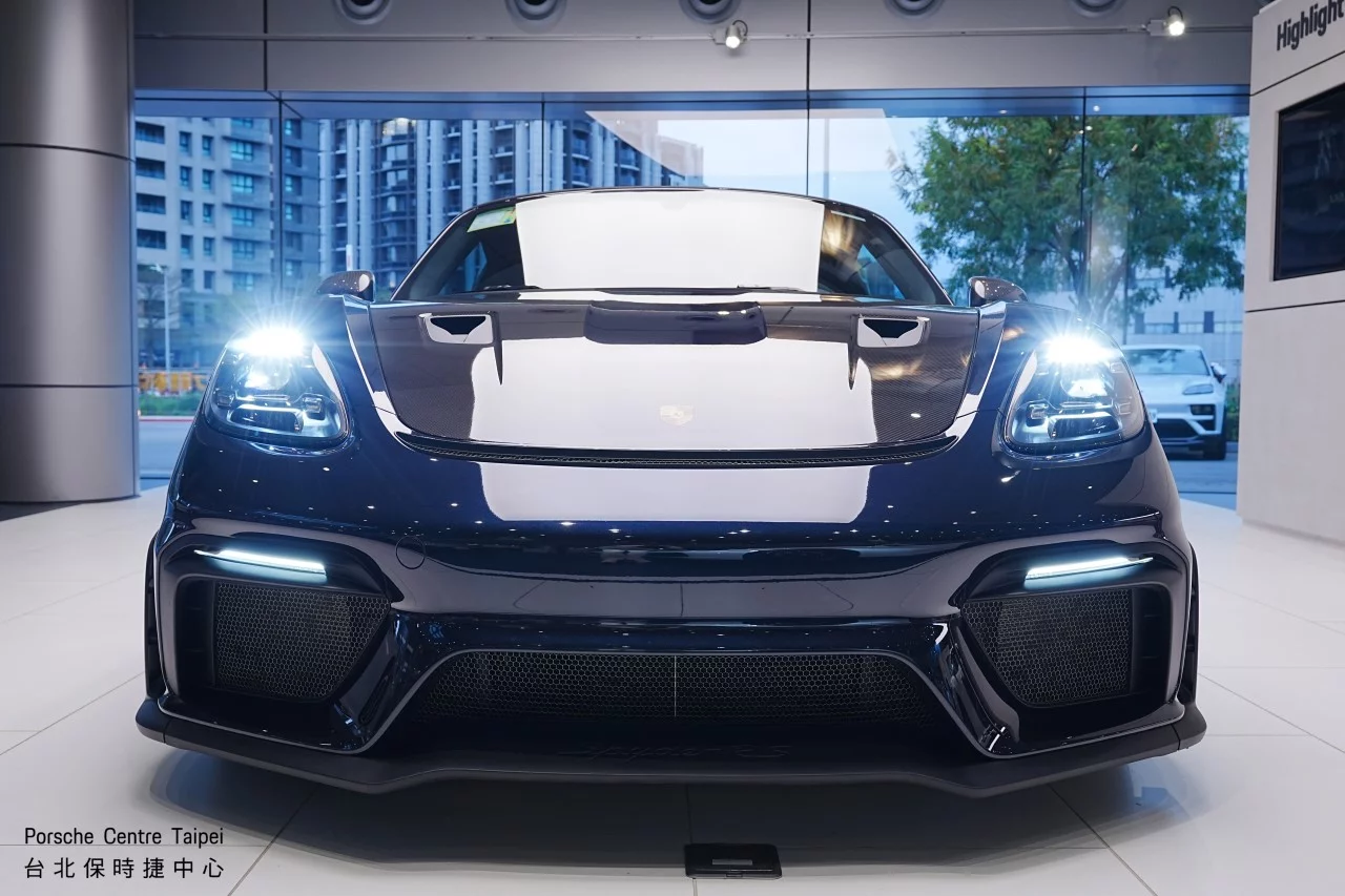 Carbon Black Porsche 718 Spyder RS