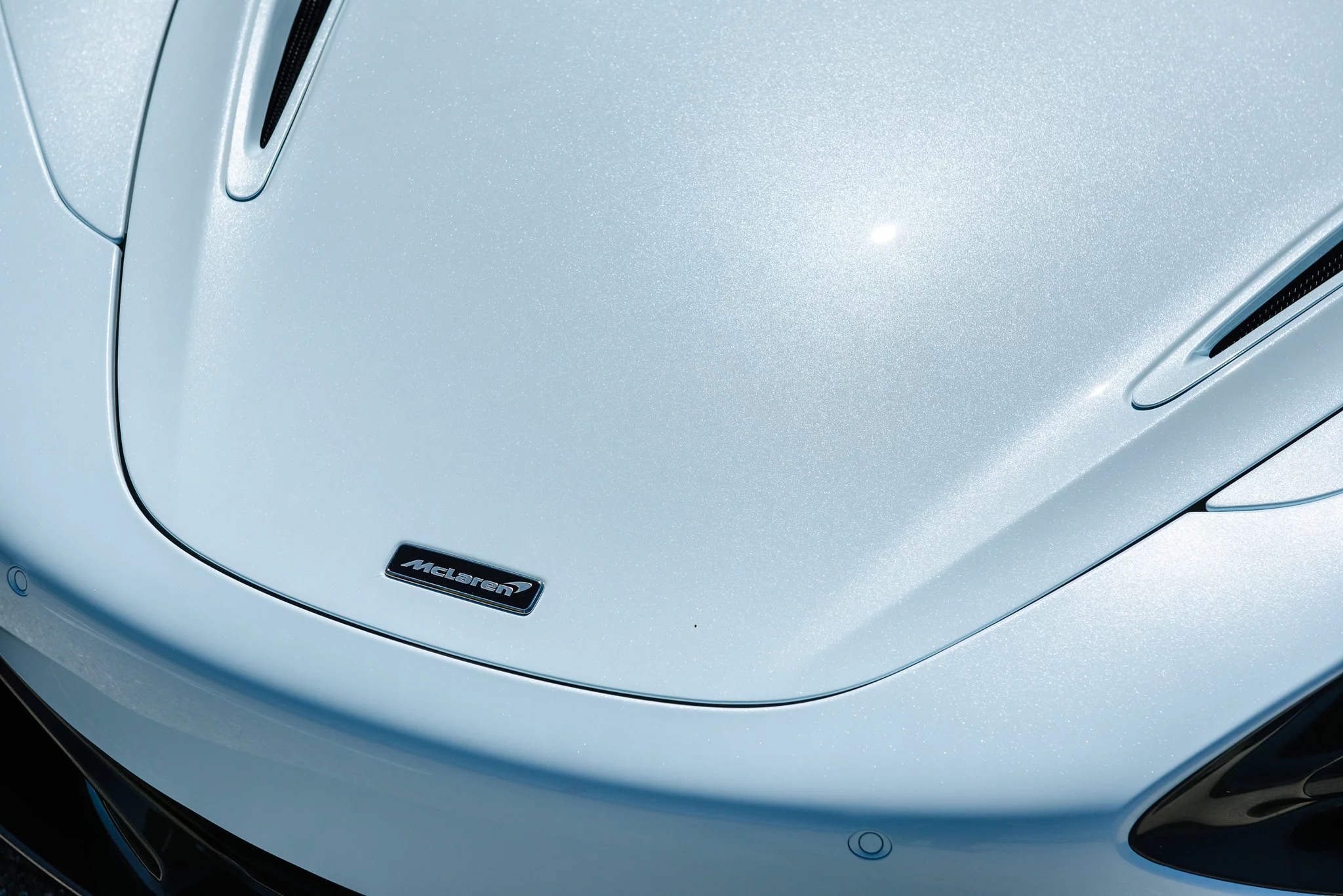 Muriwai White McLaren 720S