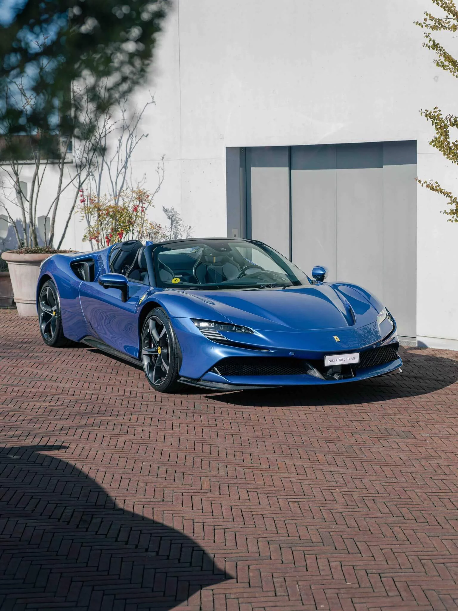 Azzurro Monaco Ferrari SF90