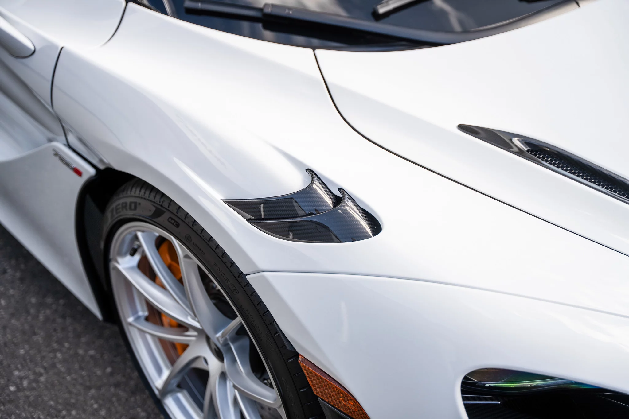 Silica White McLaren 750S