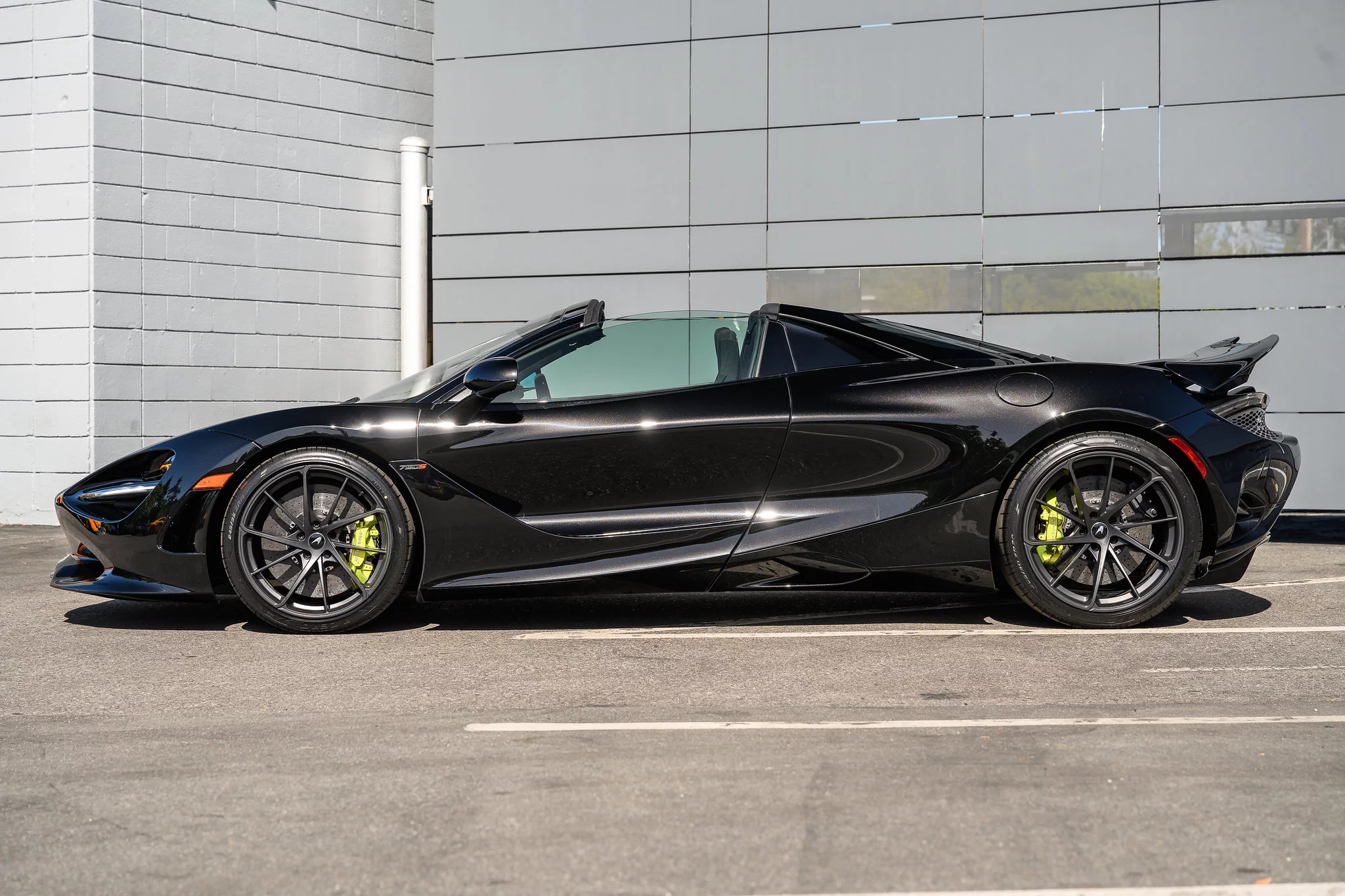 Onyx Black McLaren 750S