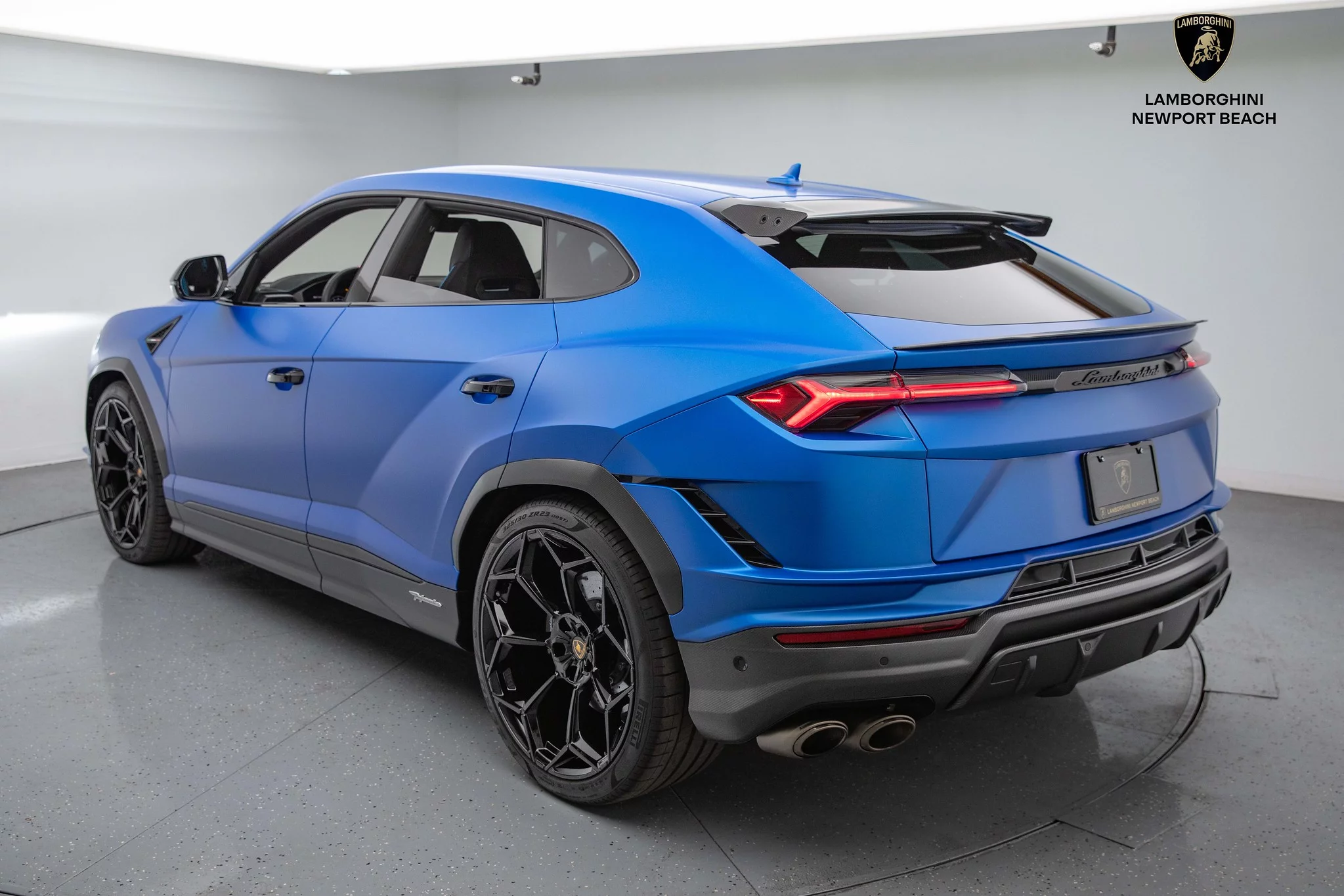 Blu Eleos Matte Lamborghini Urus