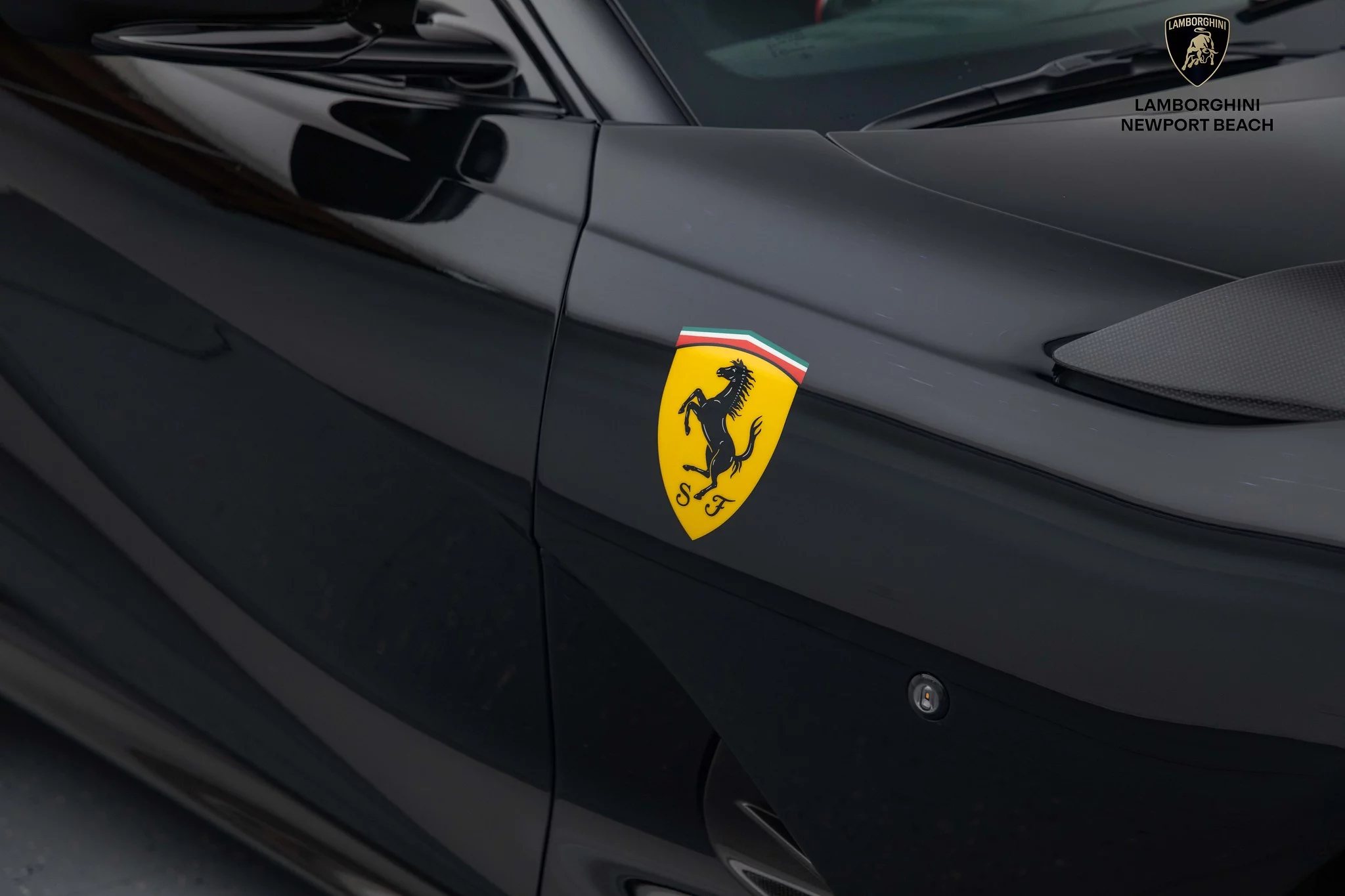 Nero DS Ferrari 812